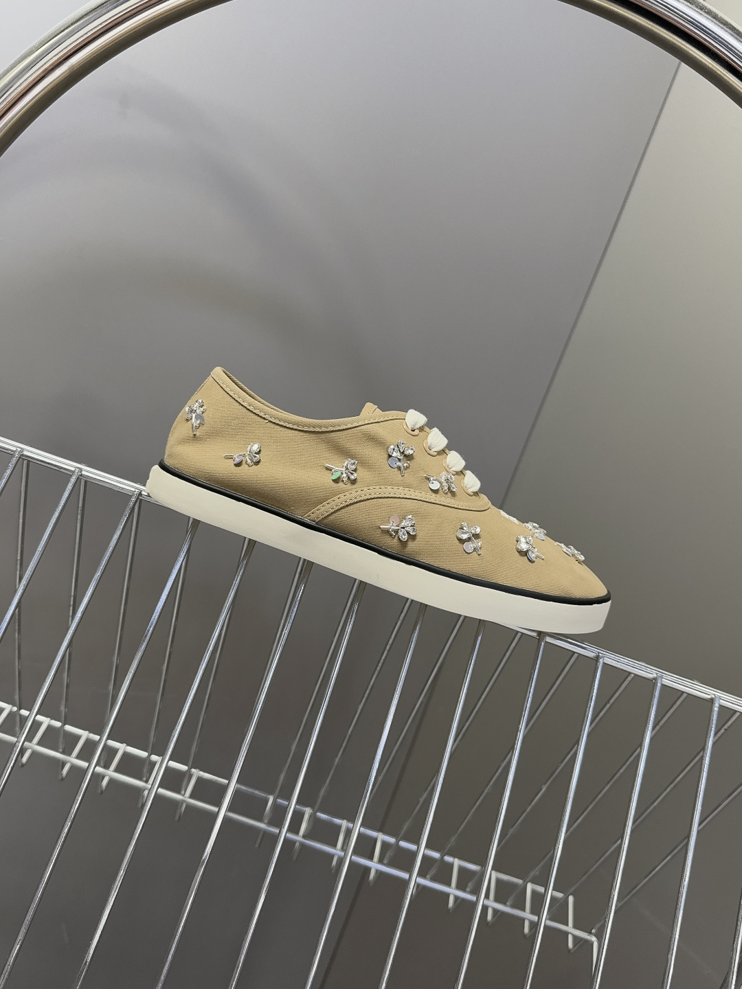 MiuMiu缪缪2026春夏最新走秀款复古休闲鞋 官方秀场出镜率最高的单品 超多明星时尚博主种草 miu