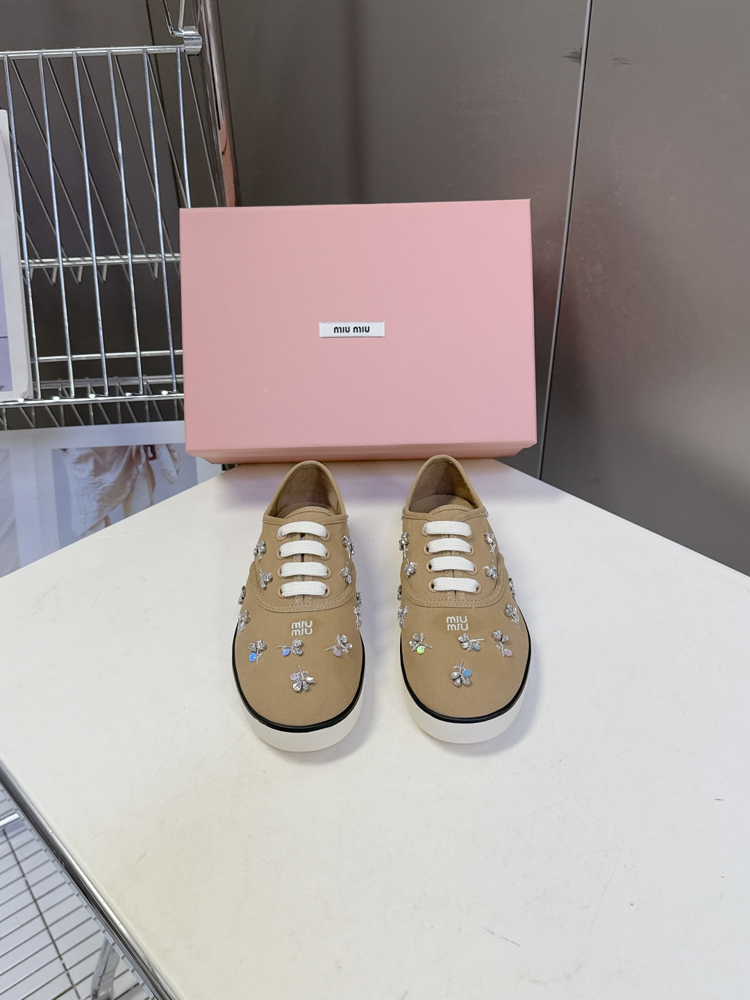 MiuMiu缪缪2026春夏最新走秀款复古休闲鞋 官方秀场出镜率最高的单品 超多明星时尚博主种草 miu