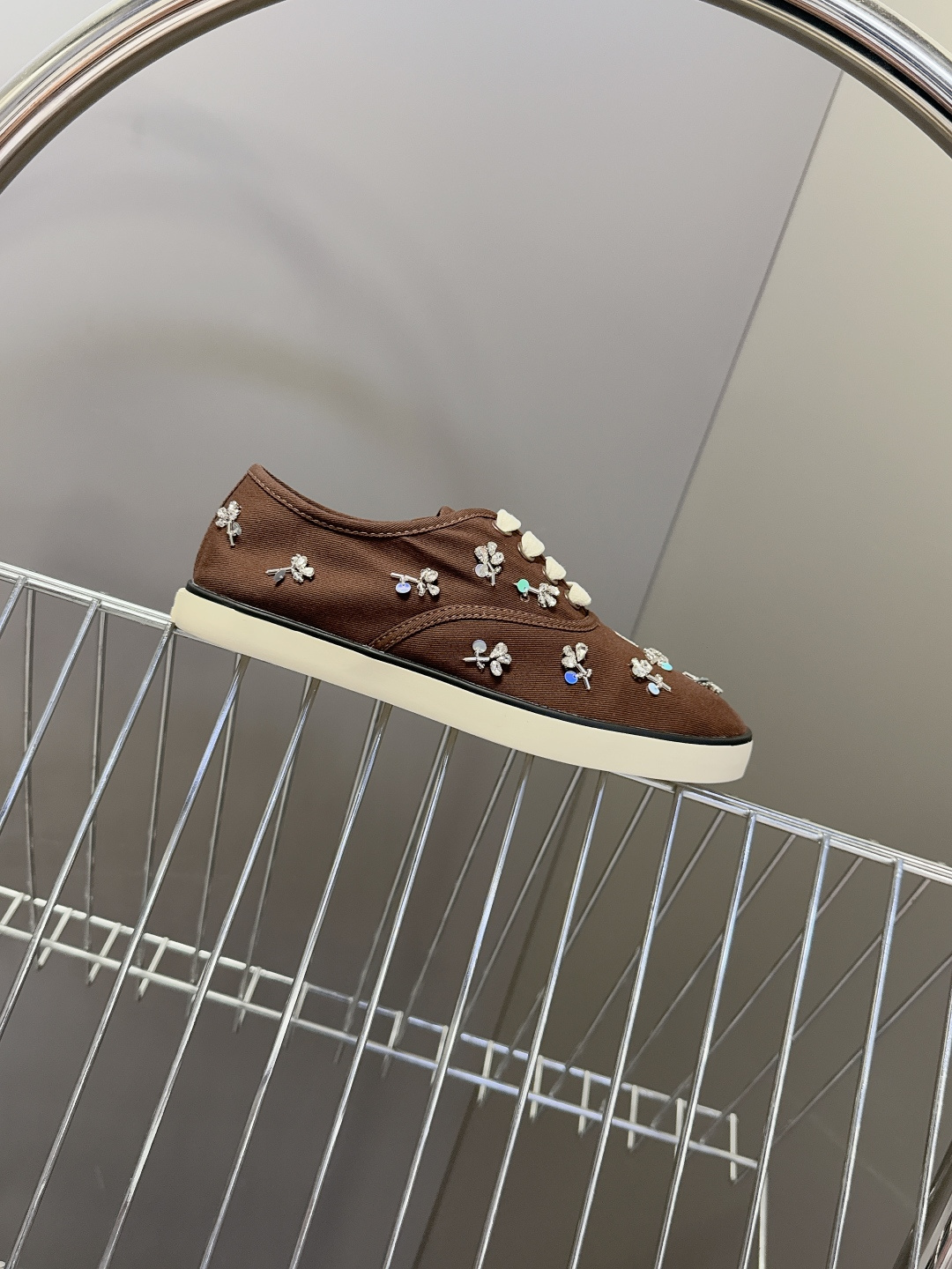 MiuMiu缪缪2026春夏最新走秀款复古休闲鞋 官方秀场出镜率最高的单品 超多明星时尚博主种草 miu