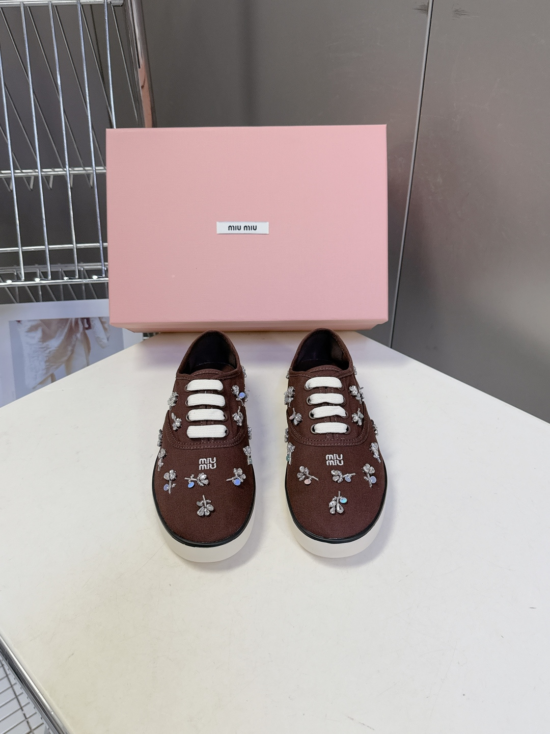 MiuMiu缪缪2026春夏最新走秀款复古休闲鞋 官方秀场出镜率最高的单品 超多明星时尚博主种草 miu