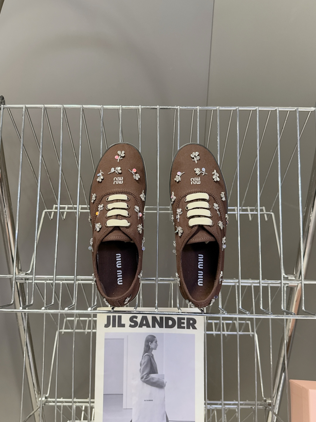 MiuMiu缪缪2026春夏最新走秀款复古休闲鞋 官方秀场出镜率最高的单品 超多明星时尚博主种草 miu