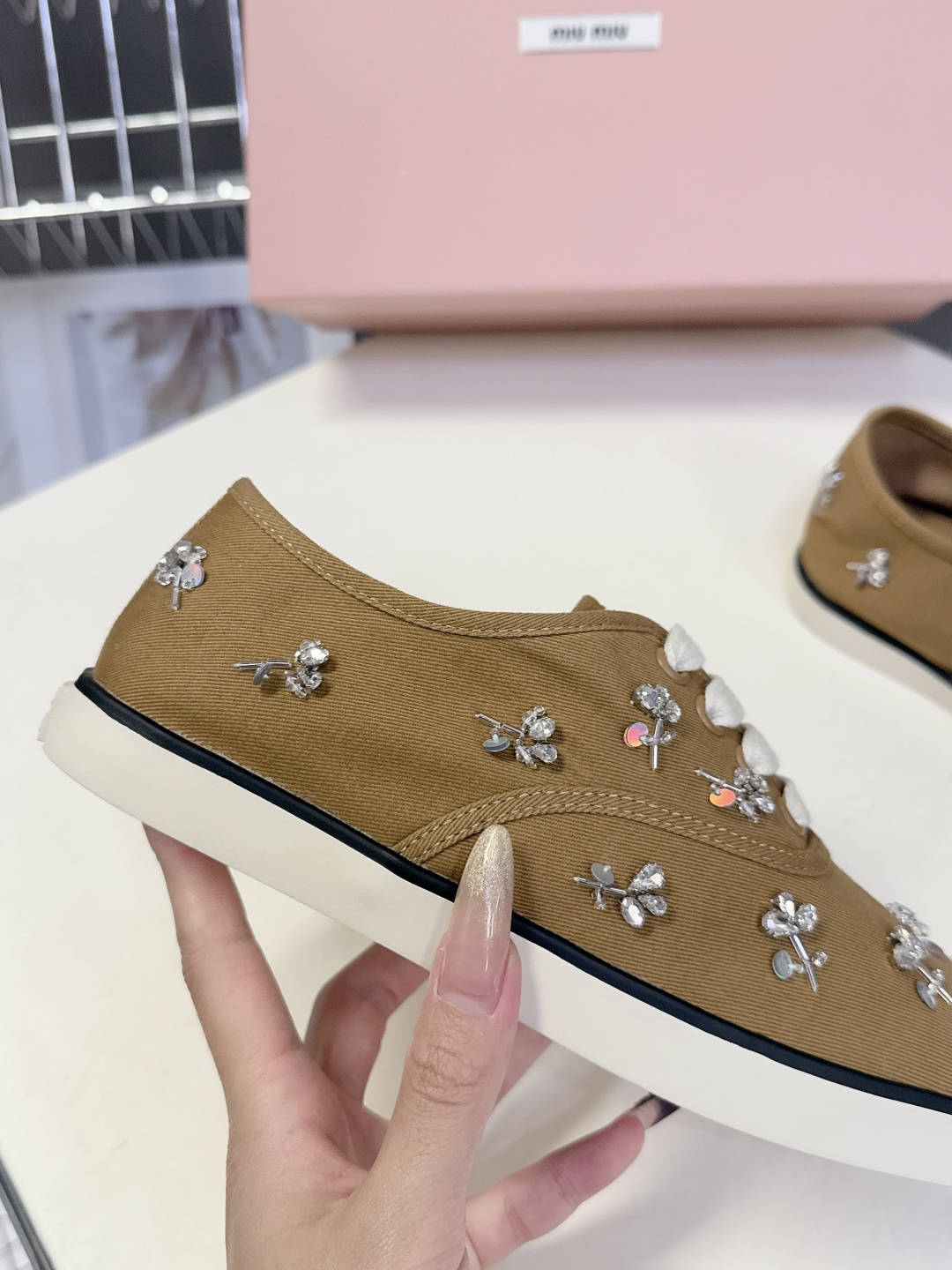 MiuMiu缪缪2026春夏最新走秀款复古休闲鞋 官方秀场出镜率最高的单品 超多明星时尚博主种草 miu