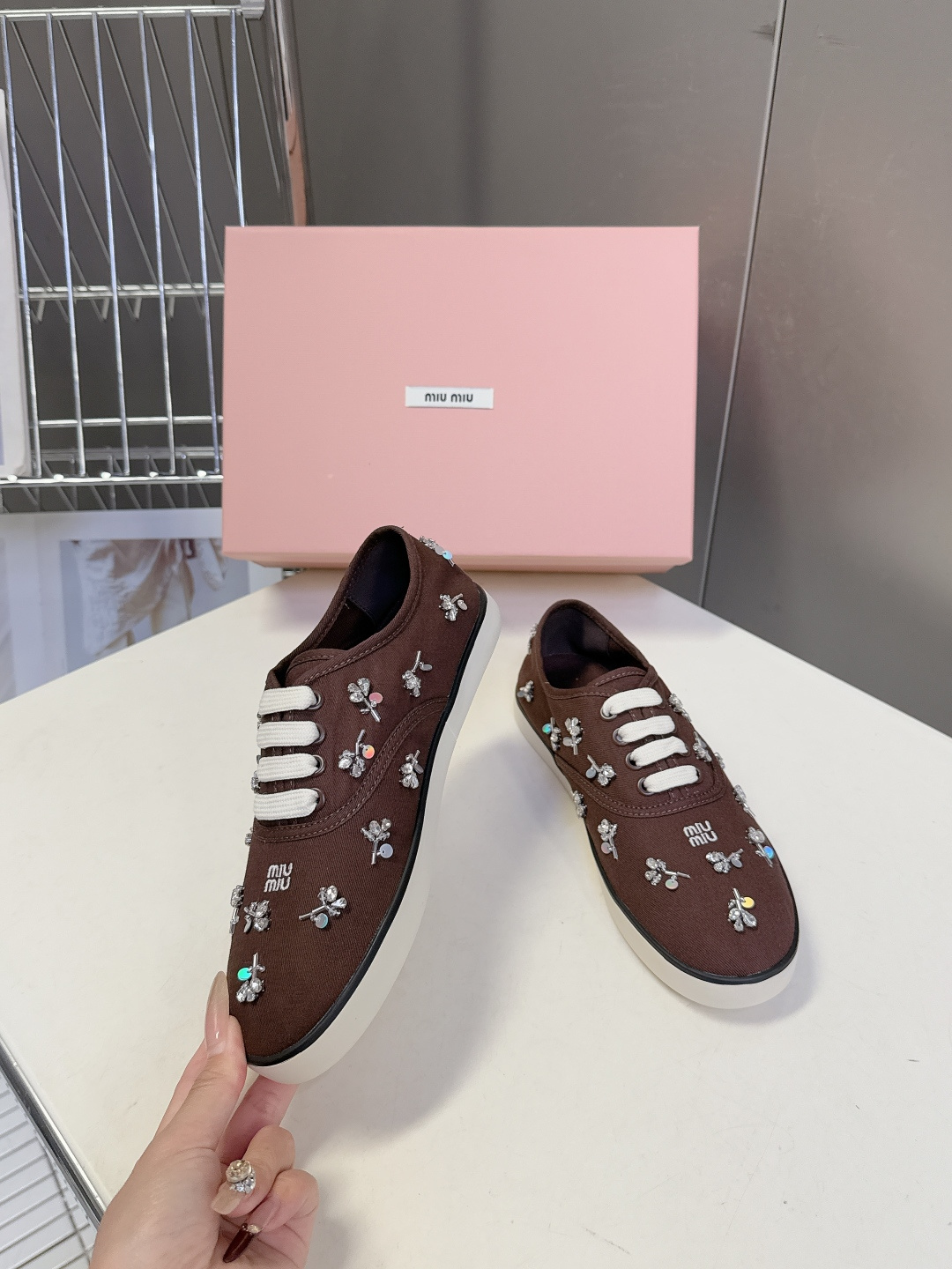 MiuMiu缪缪2026春夏最新走秀款复古休闲鞋 官方秀场出镜率最高的单品 超多明星时尚博主种草 miu