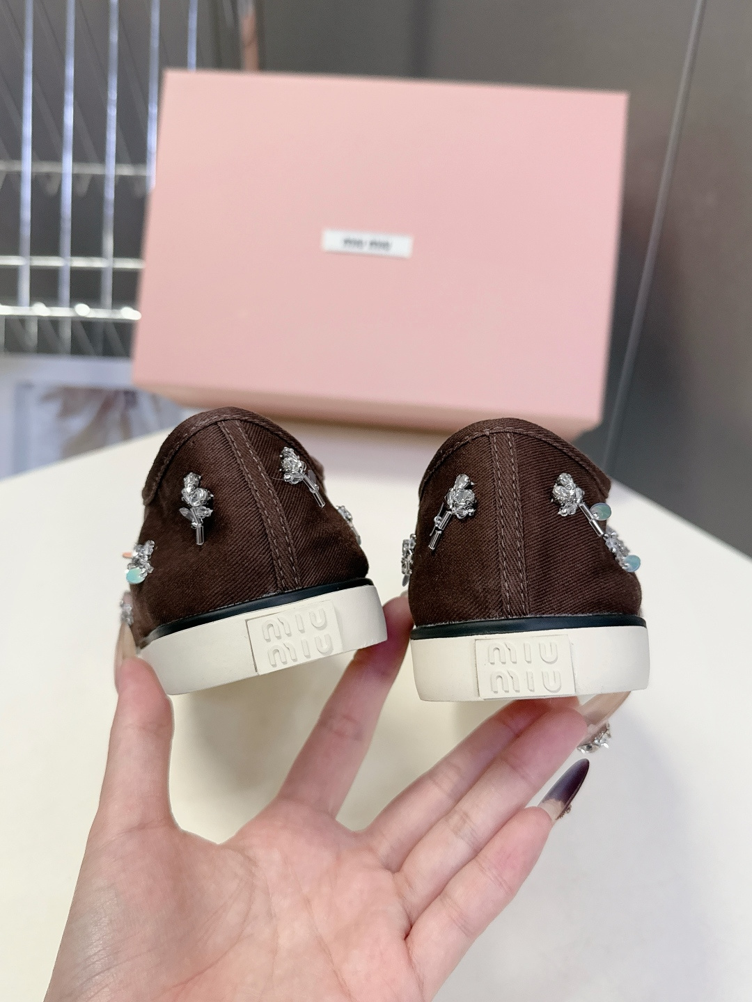 MiuMiu缪缪2026春夏最新走秀款复古休闲鞋 官方秀场出镜率最高的单品 超多明星时尚博主种草 miu