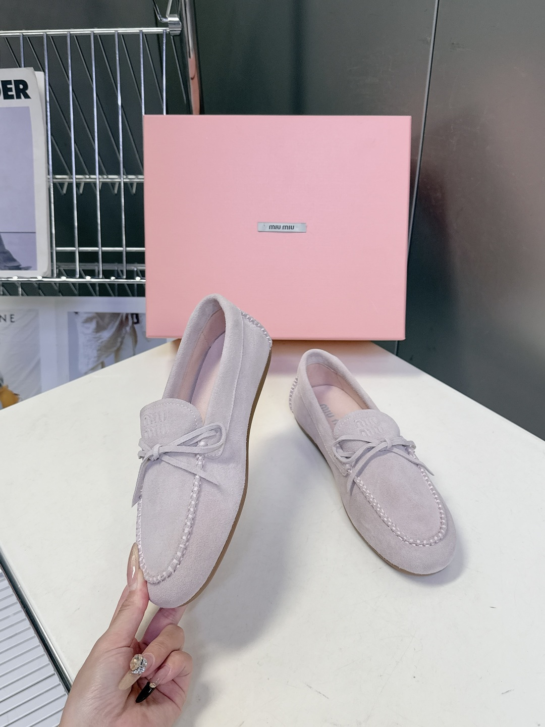 MiuMiu缪缪2026春夏最新款 豆豆鞋 超多明星网红种草 非常火的薄底设计元素 简简单单的设计 mi