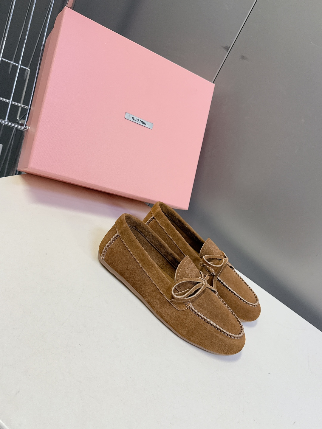 MiuMiu缪缪2026春夏最新款 豆豆鞋 超多明星网红种草 非常火的薄底设计元素 简简单单的设计 mi