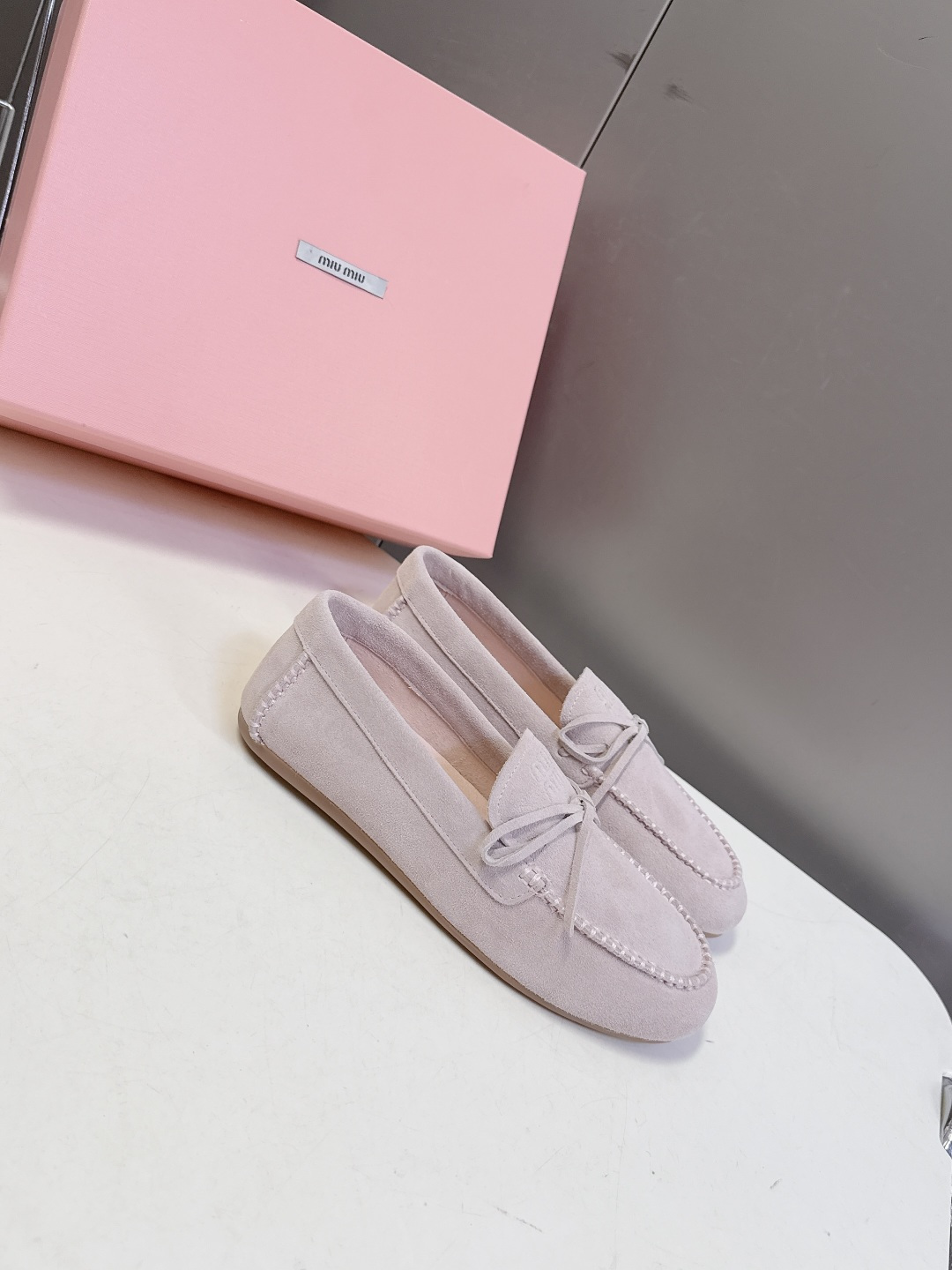MiuMiu缪缪2026春夏最新款 豆豆鞋 超多明星网红种草 非常火的薄底设计元素 简简单单的设计 mi
