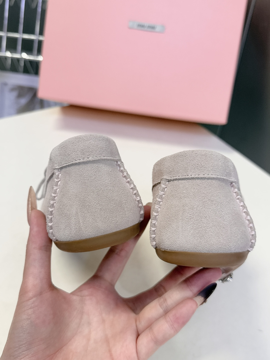 MiuMiu缪缪2026春夏最新款 豆豆鞋 超多明星网红种草 非常火的薄底设计元素 简简单单的设计 mi