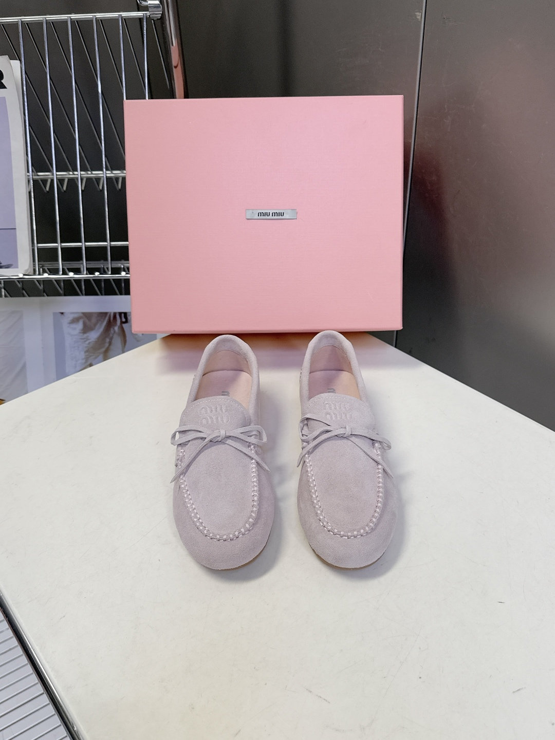 MiuMiu缪缪2026春夏最新款 豆豆鞋 超多明星网红种草 非常火的薄底设计元素 简简单单的设计 mi