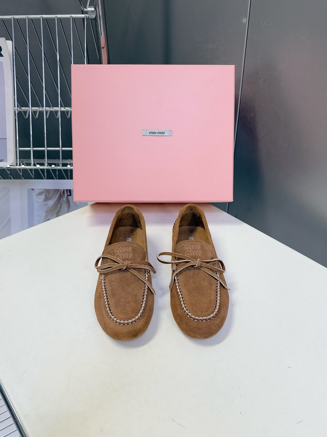 MiuMiu缪缪2026春夏最新款 豆豆鞋 超多明星网红种草 非常火的薄底设计元素 简简单单的设计 mi