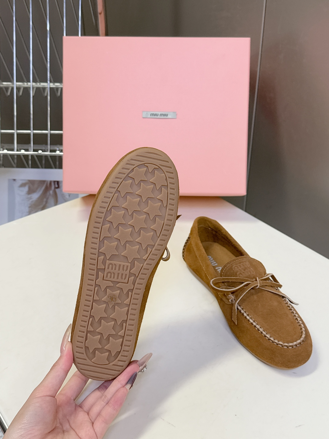 MiuMiu缪缪2026春夏最新款 豆豆鞋 超多明星网红种草 非常火的薄底设计元素 简简单单的设计 mi