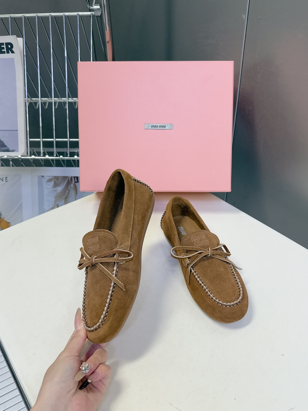 MiuMiu缪缪2026春夏最新款 豆豆鞋 超多明星网红种草 非常火的薄底设计元素 简简单单的设计 mi