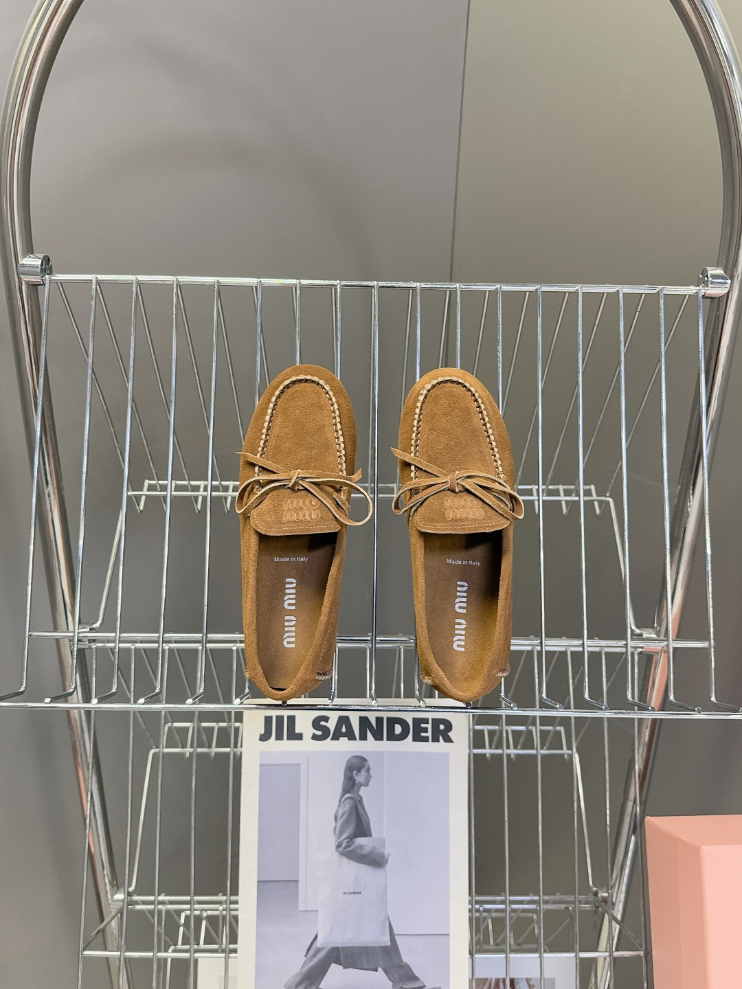 MiuMiu缪缪2026春夏最新款 豆豆鞋 超多明星网红种草 非常火的薄底设计元素 简简单单的设计 mi