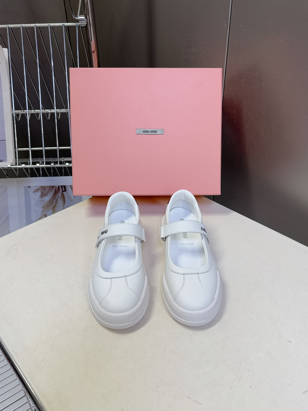 MiuMiu缪缪最新走秀款复古休闲鞋 玛丽珍鞋官方秀场出镜率最高的单品 超多明星时尚博主种草 miu系穿