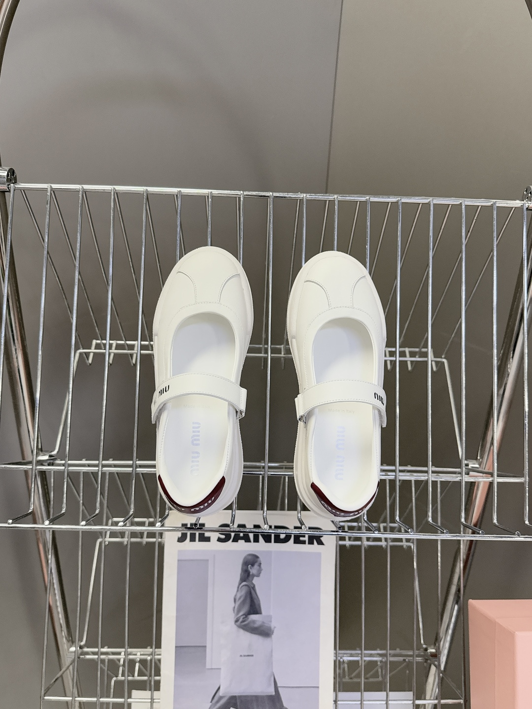 MiuMiu缪缪最新走秀款复古休闲鞋 玛丽珍鞋官方秀场出镜率最高的单品 超多明星时尚博主种草 miu系穿