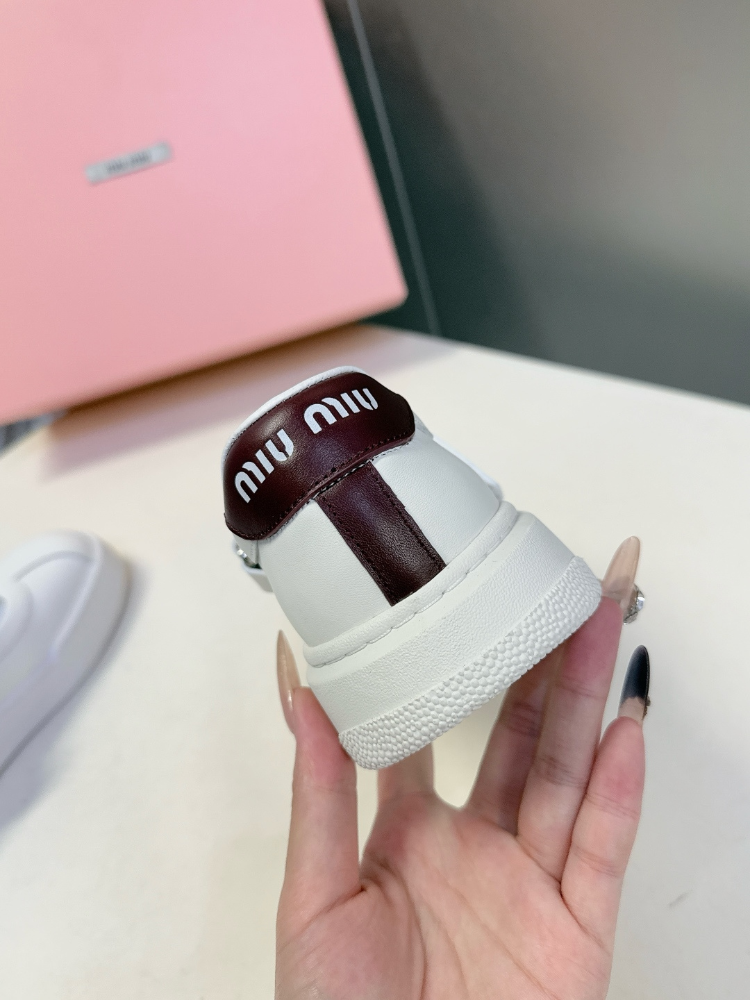 MiuMiu缪缪最新走秀款复古休闲鞋 玛丽珍鞋官方秀场出镜率最高的单品 超多明星时尚博主种草 miu系穿