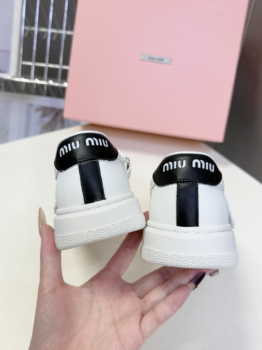 MiuMiu缪缪最新走秀款复古休闲鞋 玛丽珍鞋官方秀场出镜率最高的单品 超多明星时尚博主种草 miu系穿