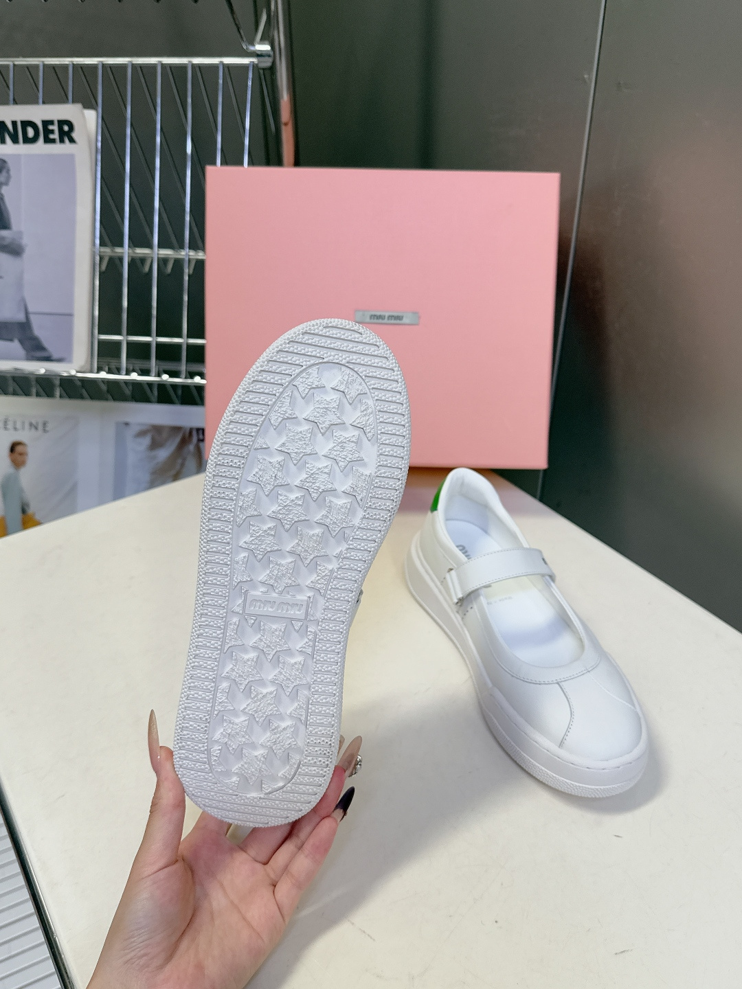 MiuMiu缪缪最新走秀款复古休闲鞋 玛丽珍鞋官方秀场出镜率最高的单品 超多明星时尚博主种草 miu系穿