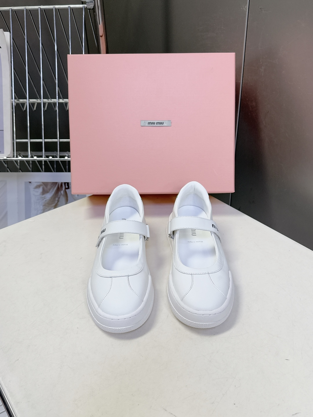 MiuMiu缪缪最新走秀款复古休闲鞋 玛丽珍鞋官方秀场出镜率最高的单品 超多明星时尚博主种草 miu系穿