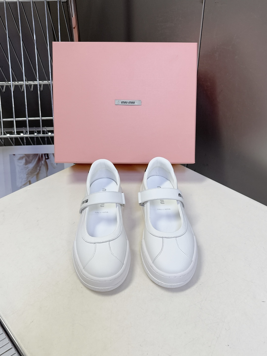 MiuMiu缪缪最新走秀款复古休闲鞋 玛丽珍鞋官方秀场出镜率最高的单品 超多明星时尚博主种草 miu系穿