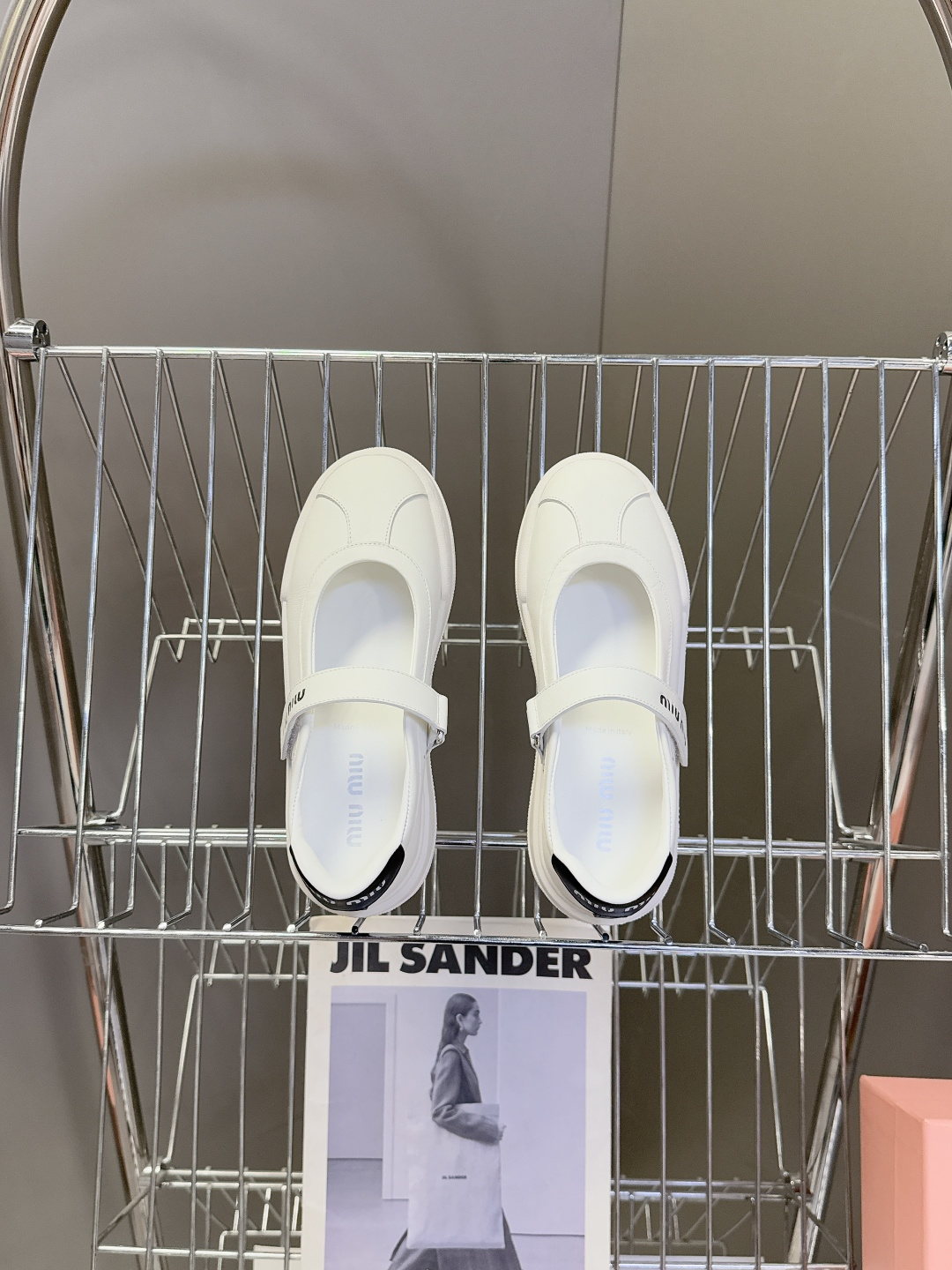 MiuMiu缪缪最新走秀款复古休闲鞋 玛丽珍鞋官方秀场出镜率最高的单品 超多明星时尚博主种草 miu系穿