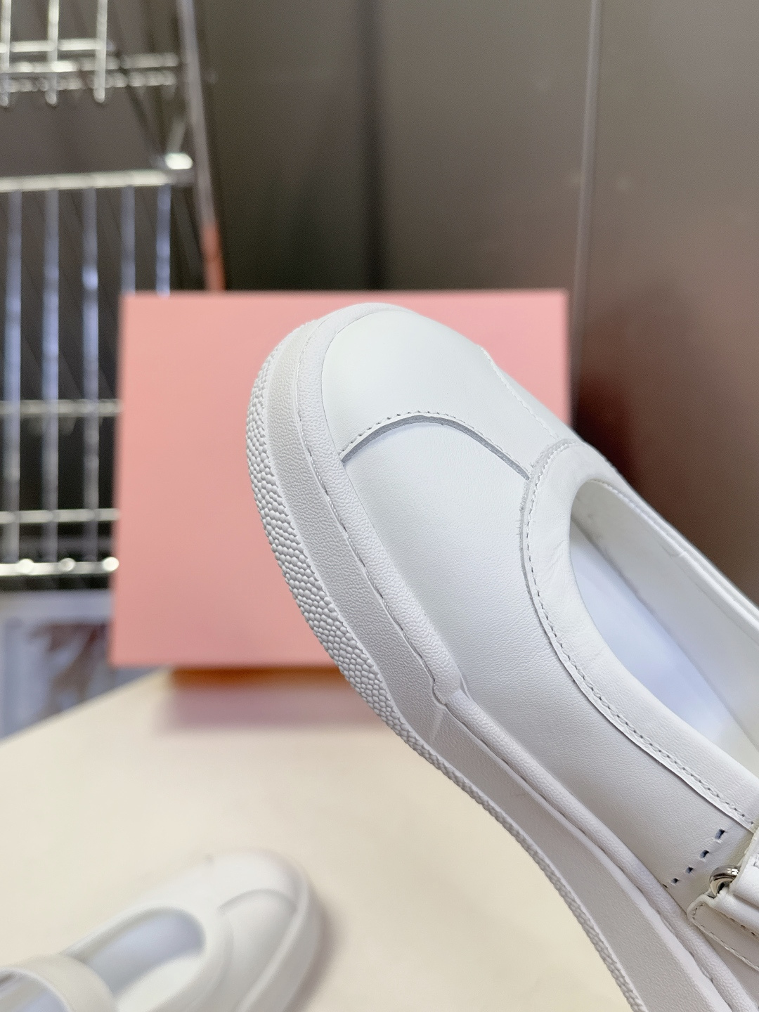 MiuMiu缪缪最新走秀款复古休闲鞋 玛丽珍鞋官方秀场出镜率最高的单品 超多明星时尚博主种草 miu系穿