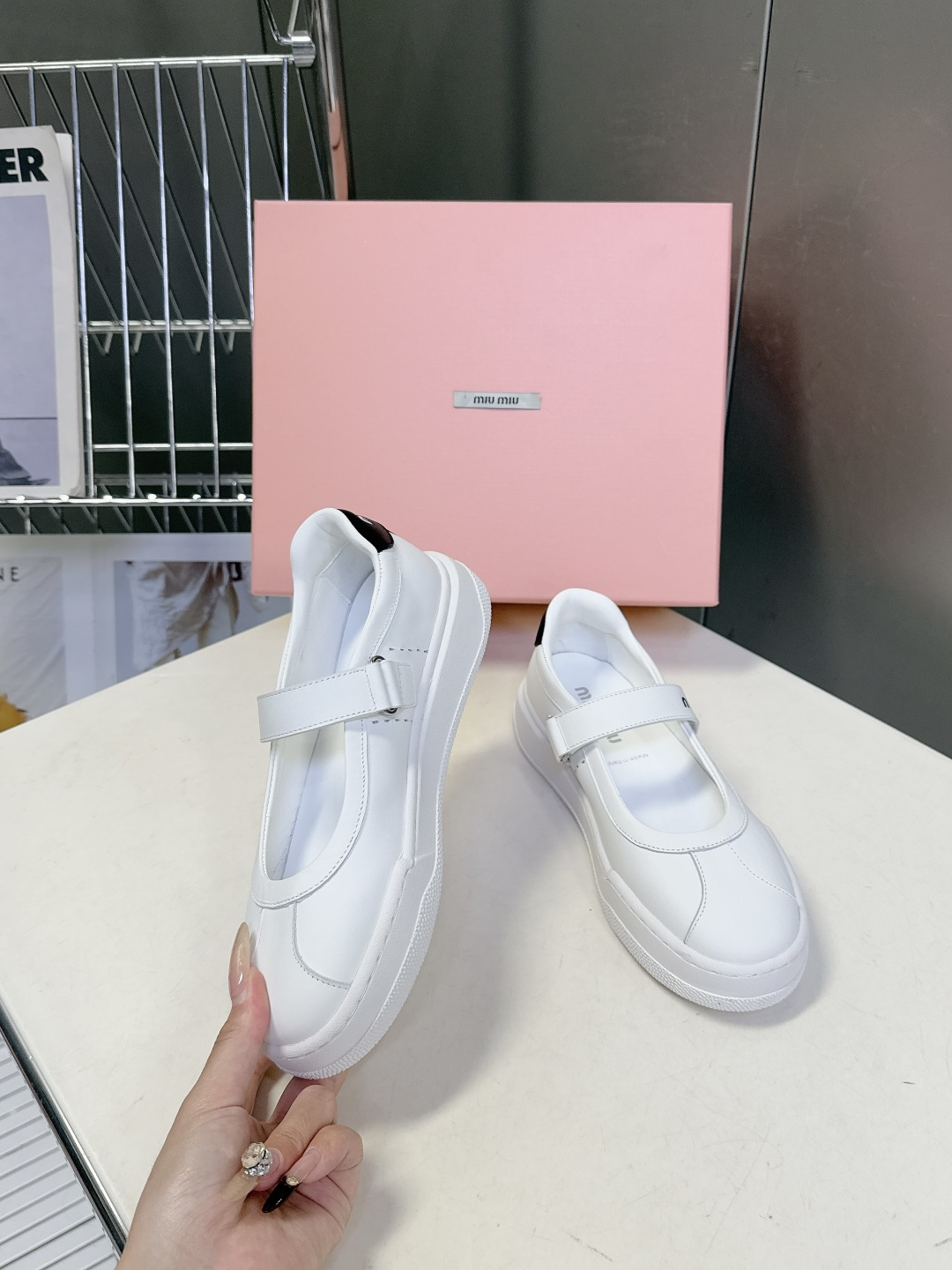 MiuMiu缪缪最新走秀款复古休闲鞋 玛丽珍鞋官方秀场出镜率最高的单品 超多明星时尚博主种草 miu系穿