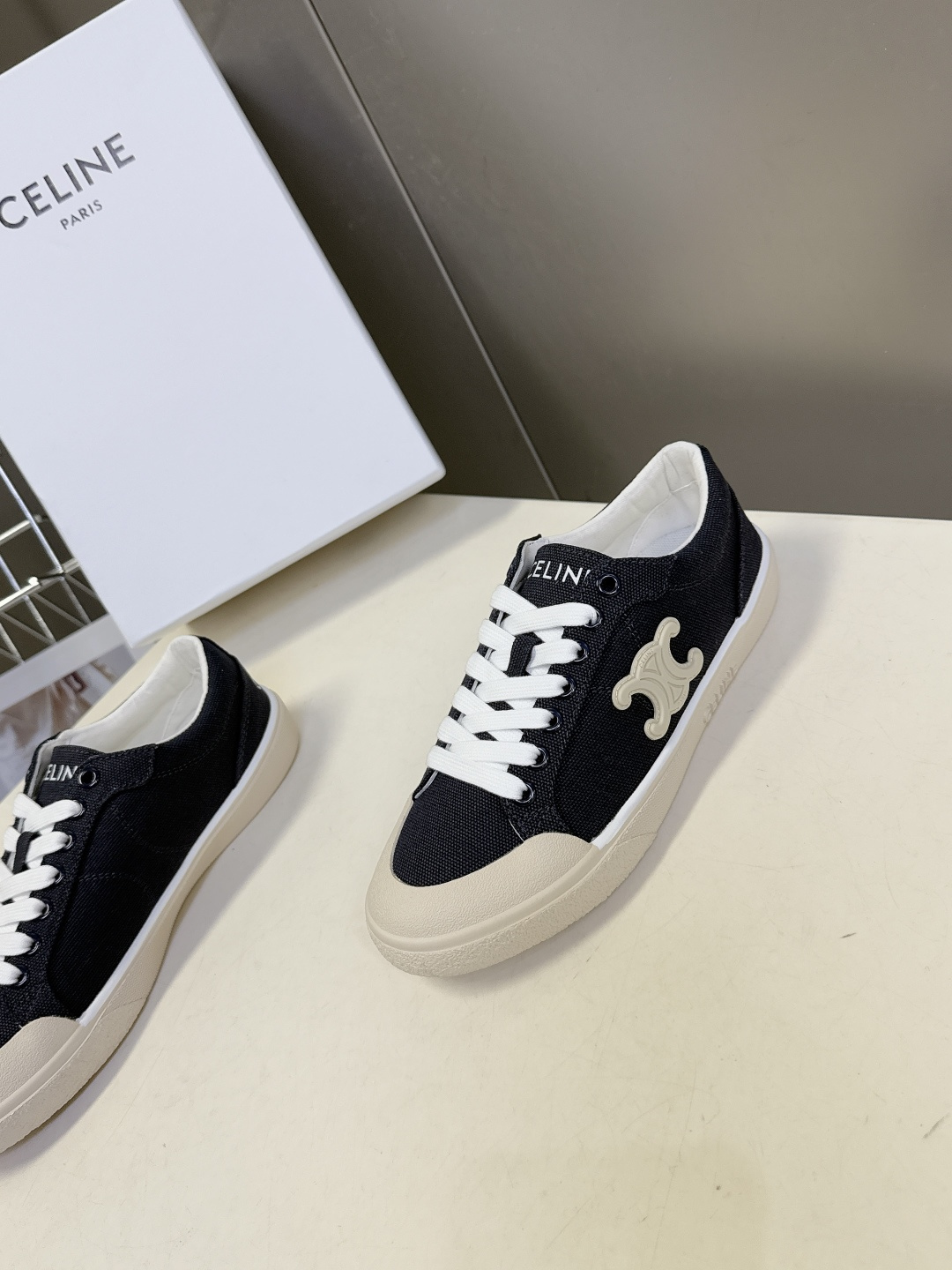 CELINE思琳春夏最新走秀款凯旋门休闲鞋、AS-01 系列运动鞋、lisa、陈立农超多明星上脚、这一季