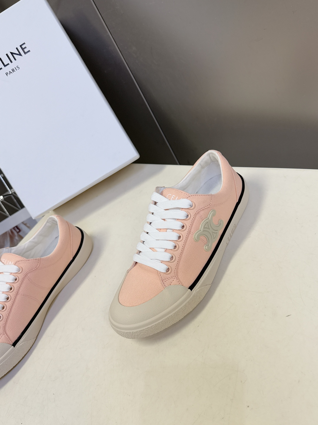 CELINE思琳春夏最新走秀款凯旋门休闲鞋、AS-01 系列运动鞋、lisa、陈立农超多明星上脚、这一季