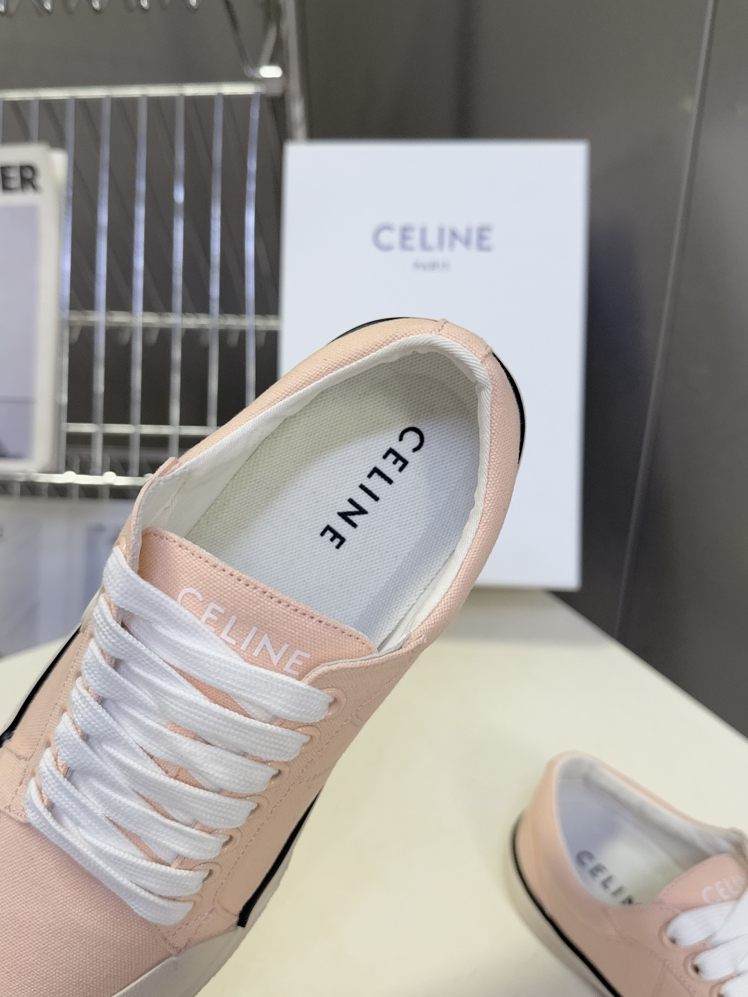 CELINE思琳春夏最新走秀款凯旋门休闲鞋、AS-01 系列运动鞋、lisa、陈立农超多明星上脚、这一季