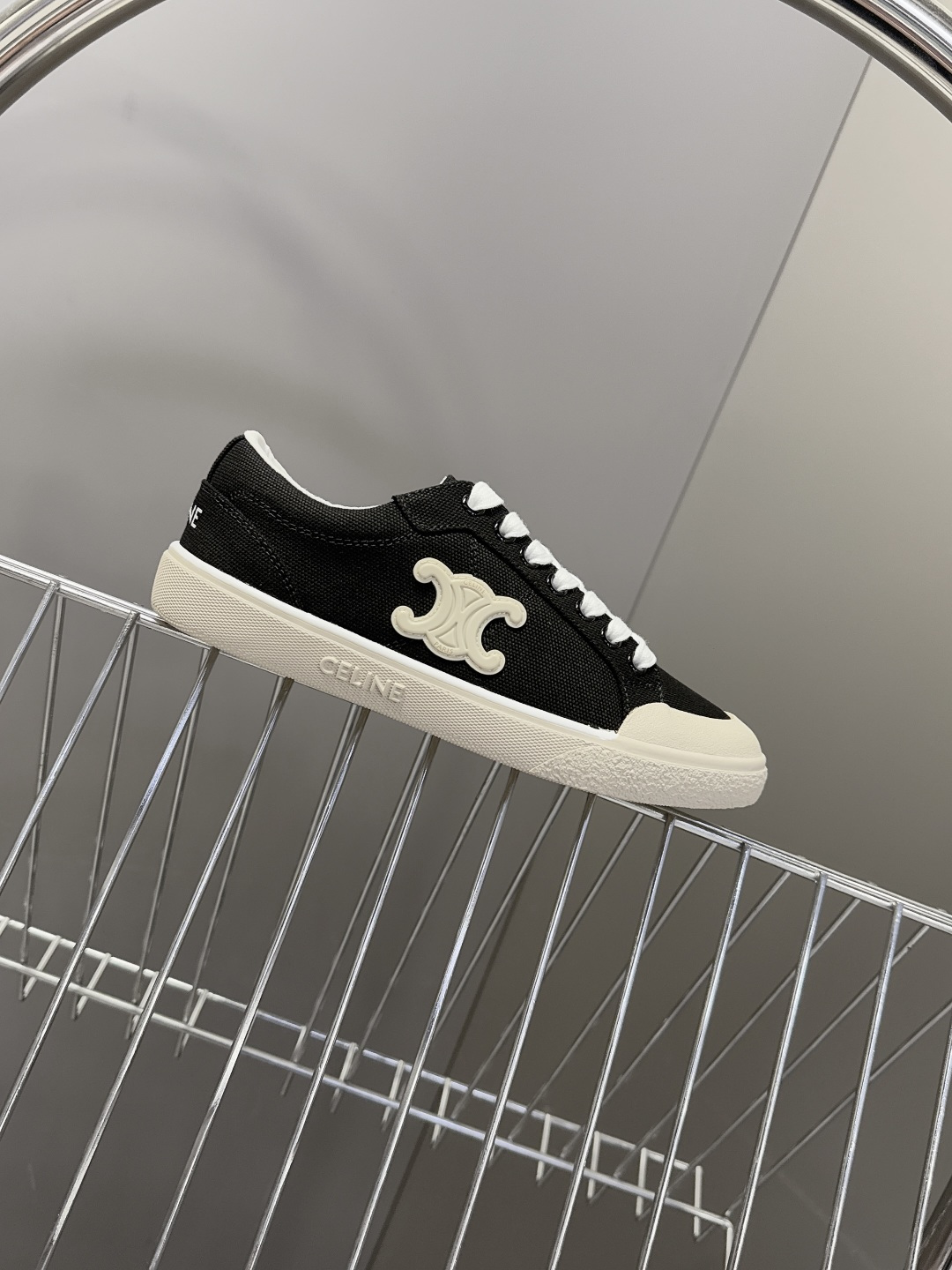 CELINE思琳春夏最新走秀款凯旋门休闲鞋、AS-01 系列运动鞋、lisa、陈立农超多明星上脚、这一季