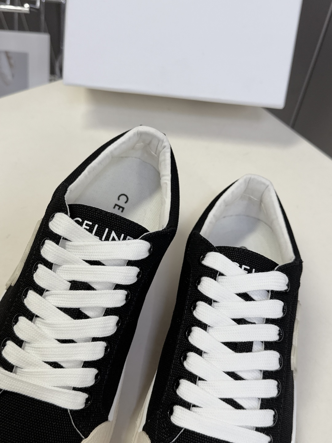 CELINE思琳春夏最新走秀款凯旋门休闲鞋、AS-01 系列运动鞋、lisa、陈立农超多明星上脚、这一季