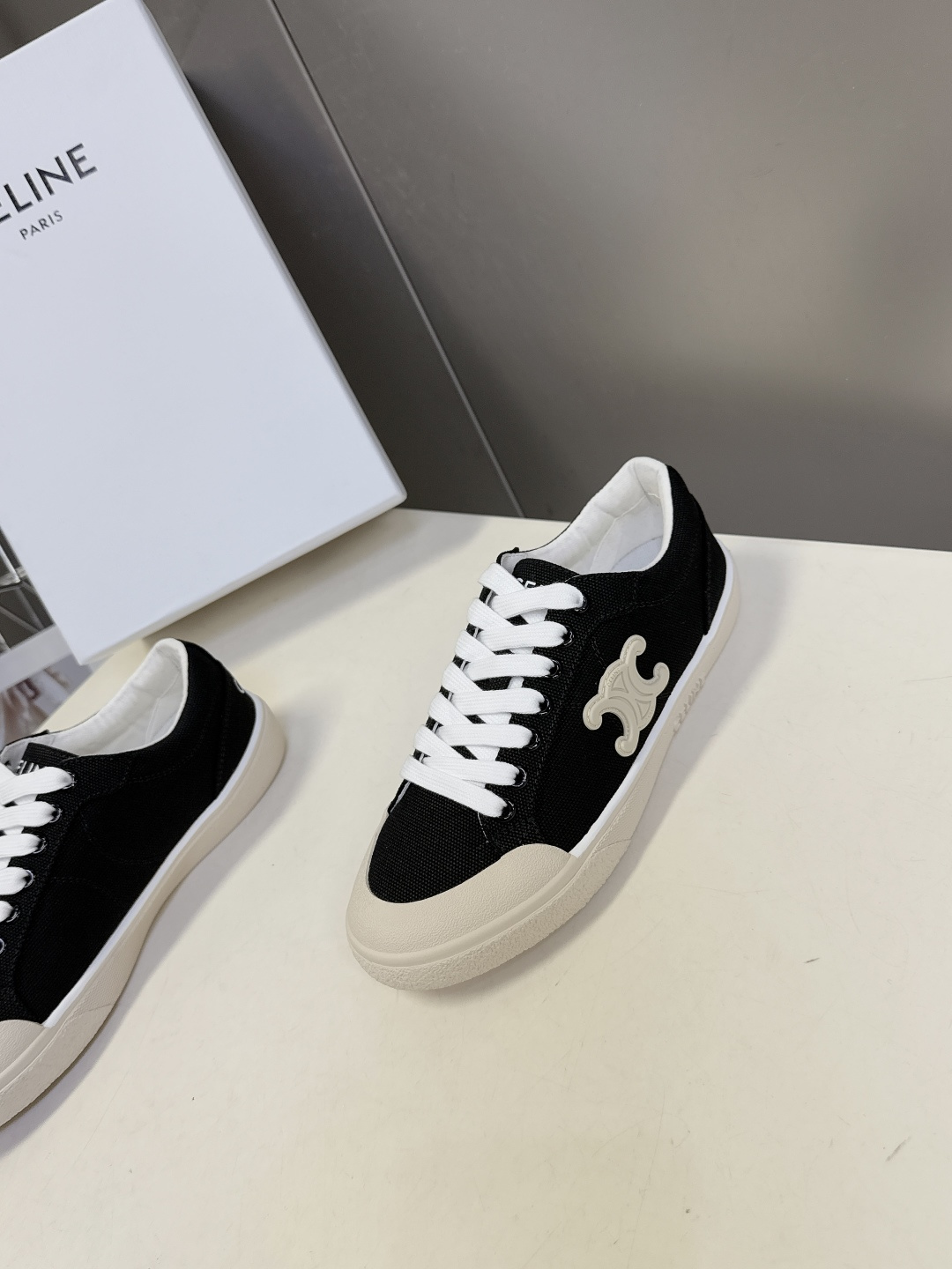 CELINE思琳春夏最新走秀款凯旋门休闲鞋、AS-01 系列运动鞋、lisa、陈立农超多明星上脚、这一季