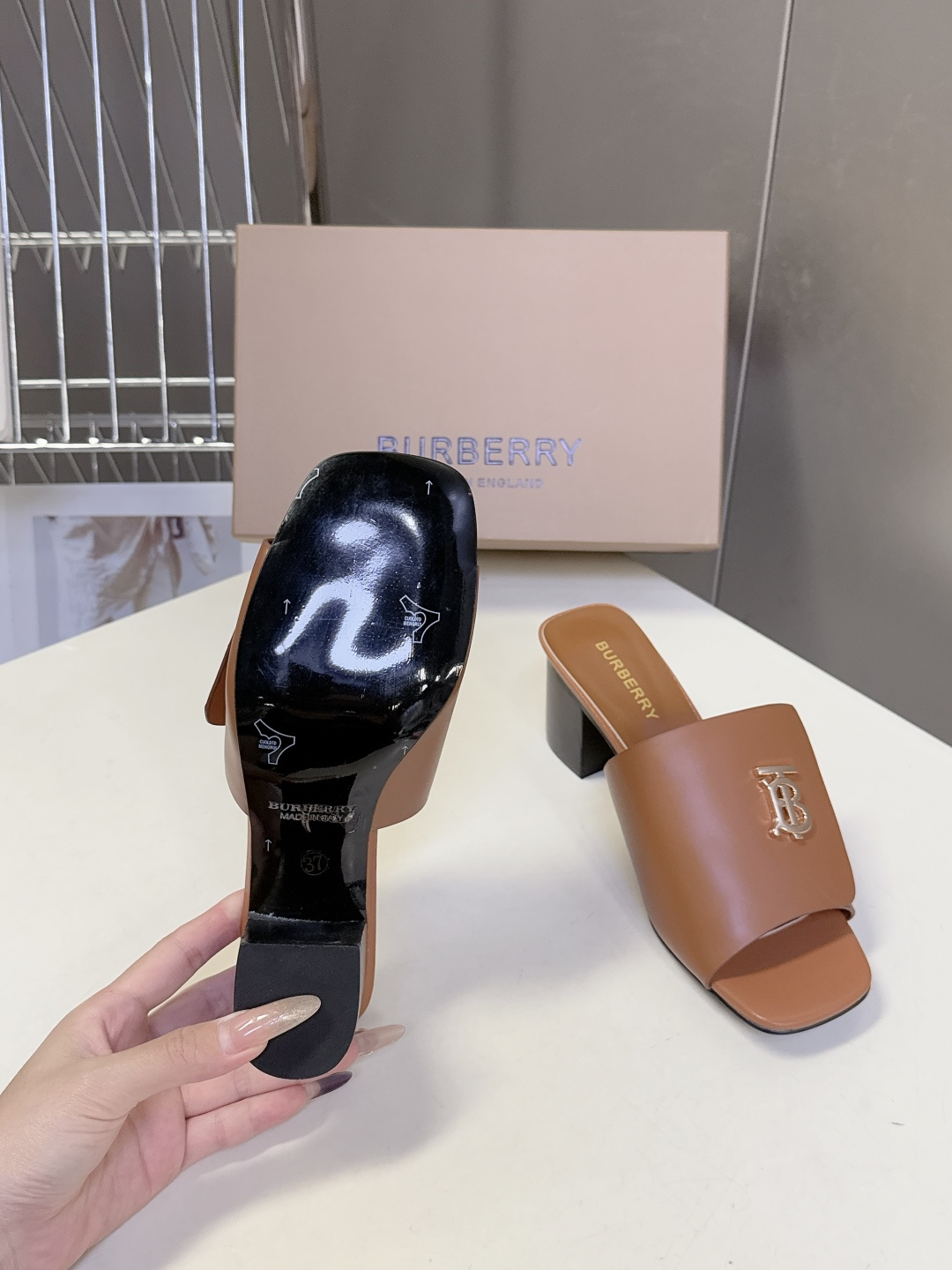 Burberry博柏利春夏最新款拖鞋 凉鞋 超多明星时尚博主种草 夏天必备 大爆款‼️已经被它的美貌折服