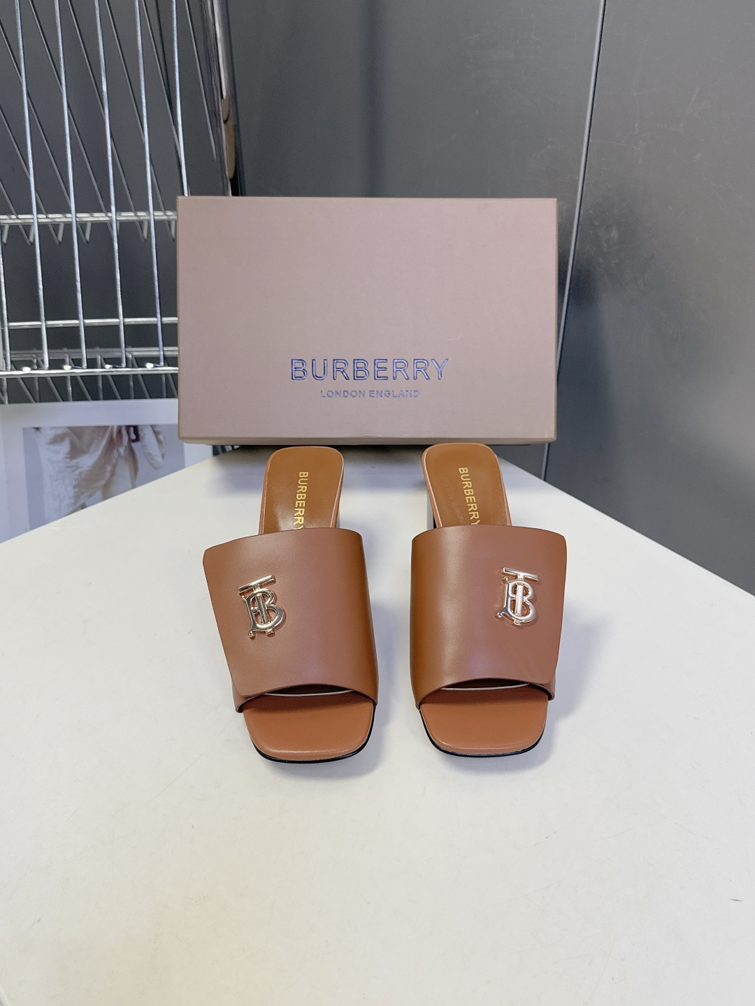 Burberry博柏利春夏最新款拖鞋 凉鞋 超多明星时尚博主种草 夏天必备 大爆款‼️已经被它的美貌折服