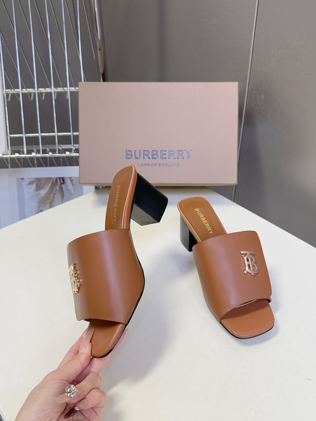 Burberry博柏利春夏最新款拖鞋 凉鞋 超多明星时尚博主种草 夏天必备 大爆款‼️已经被它的美貌折服