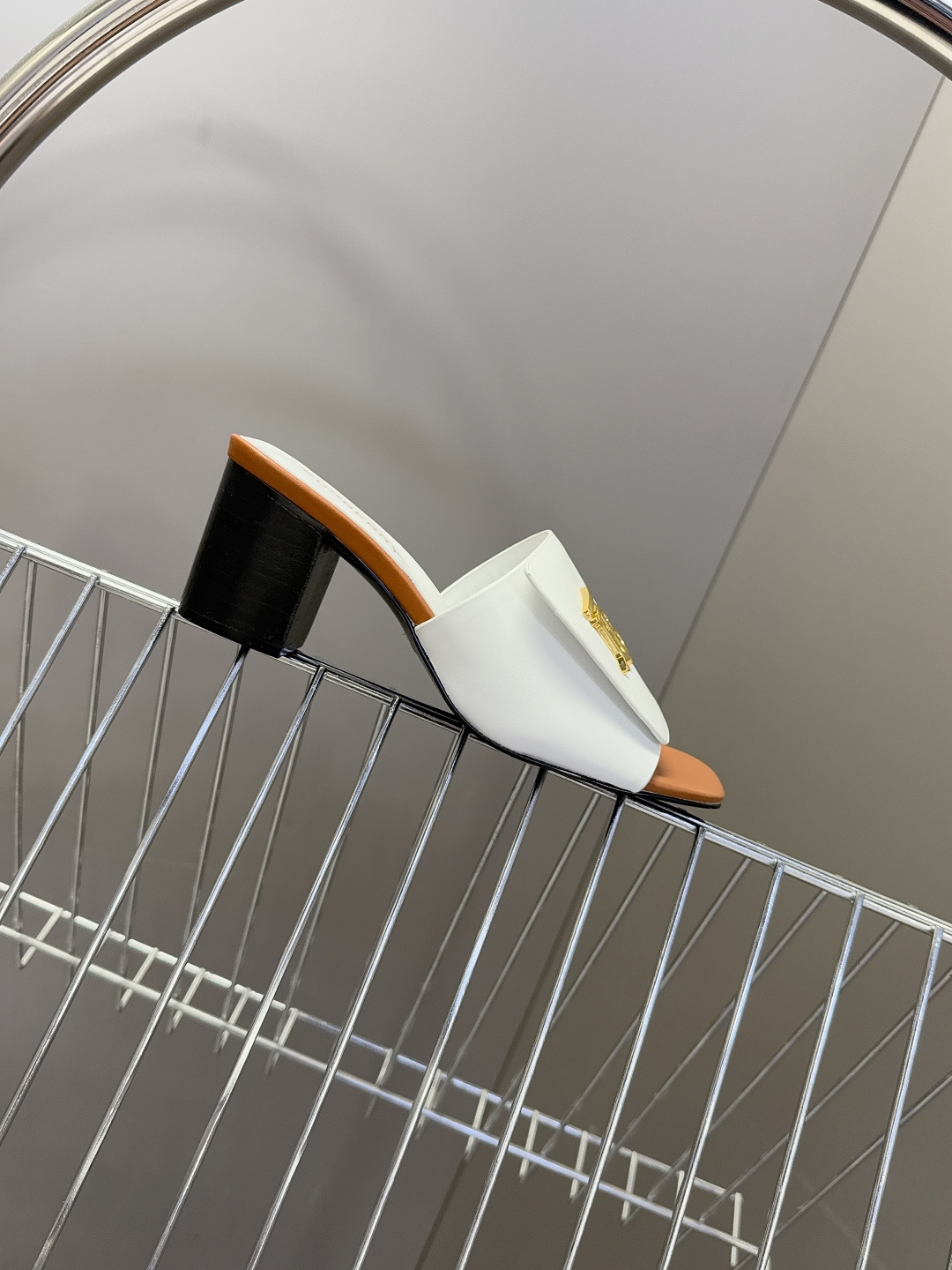 Burberry博柏利春夏最新款拖鞋 凉鞋 超多明星时尚博主种草 夏天必备 大爆款‼️已经被它的美貌折服