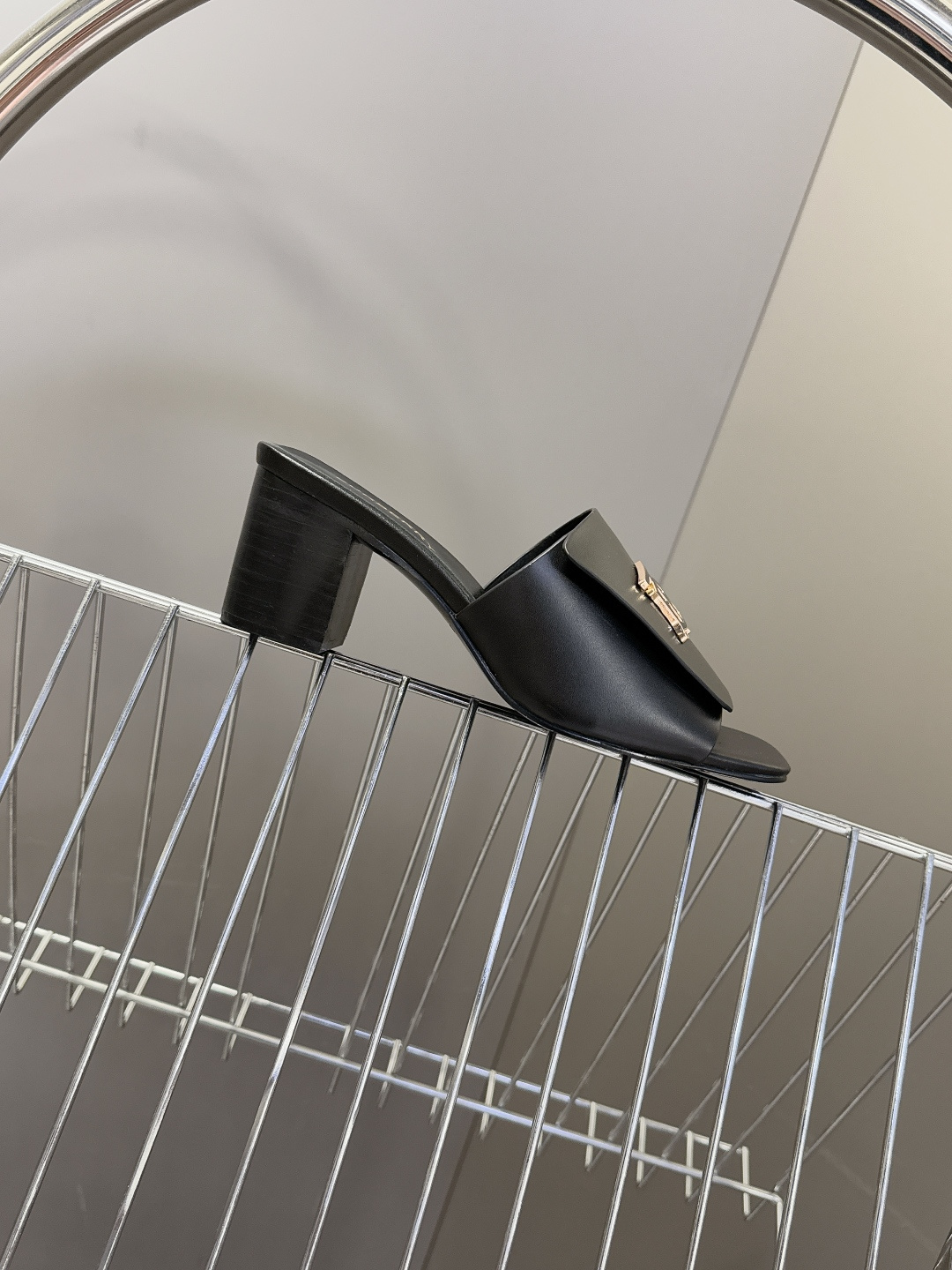 Burberry博柏利春夏最新款拖鞋 凉鞋 超多明星时尚博主种草 夏天必备 大爆款‼️已经被它的美貌折服