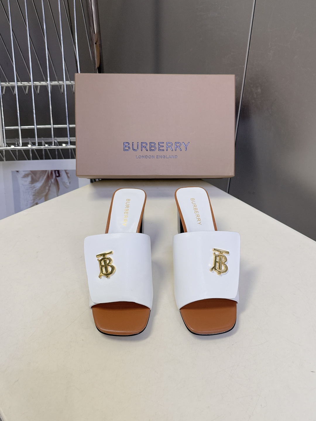 Burberry博柏利春夏最新款拖鞋 凉鞋 超多明星时尚博主种草 夏天必备 大爆款‼️已经被它的美貌折服