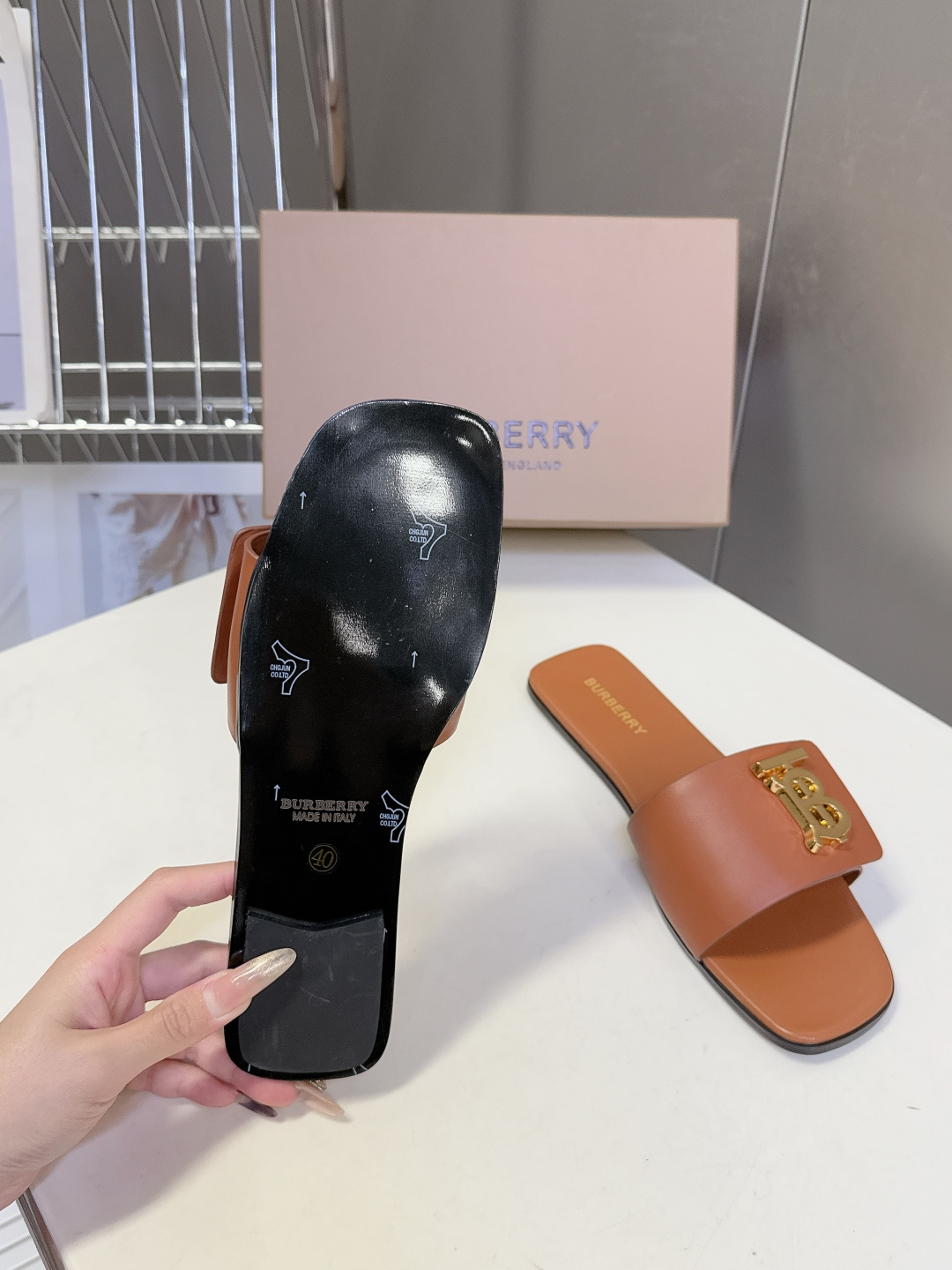 Burberry博柏利春夏最新款拖鞋 凉鞋 超多明星时尚博主种草 夏天必备 大爆款‼️已经被它的美貌折服