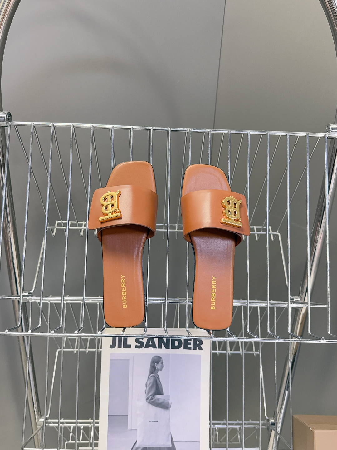 Burberry博柏利春夏最新款拖鞋 凉鞋 超多明星时尚博主种草 夏天必备 大爆款‼️已经被它的美貌折服