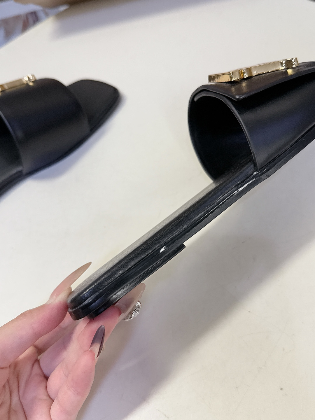 Burberry博柏利春夏最新款拖鞋 凉鞋 超多明星时尚博主种草 夏天必备 大爆款‼️已经被它的美貌折服