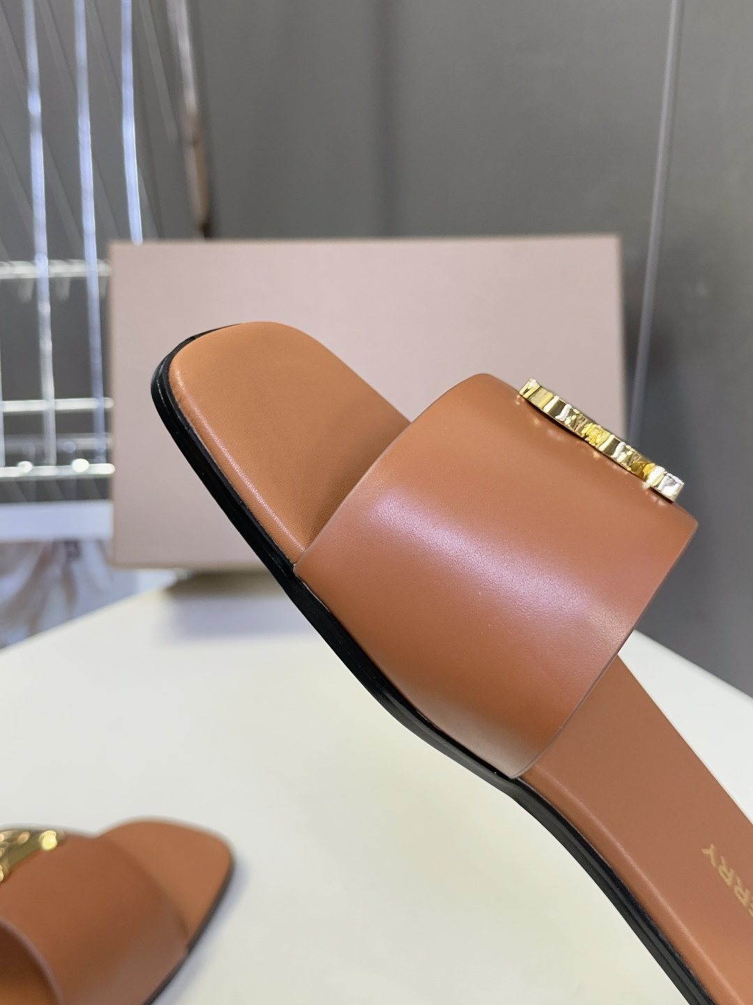 Burberry博柏利春夏最新款拖鞋 凉鞋 超多明星时尚博主种草 夏天必备 大爆款‼️已经被它的美貌折服