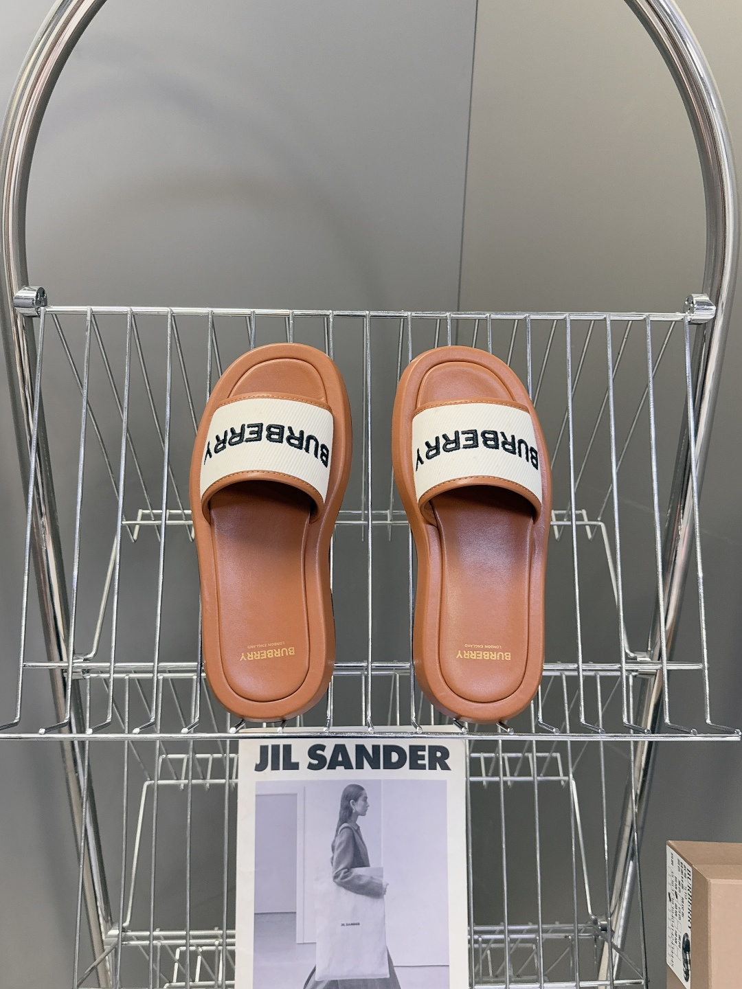 男➕10 Burberry博柏利春夏最新款拖鞋 凉鞋 超多明星时尚博主种草 夏天必备 大爆款‼️已经被它