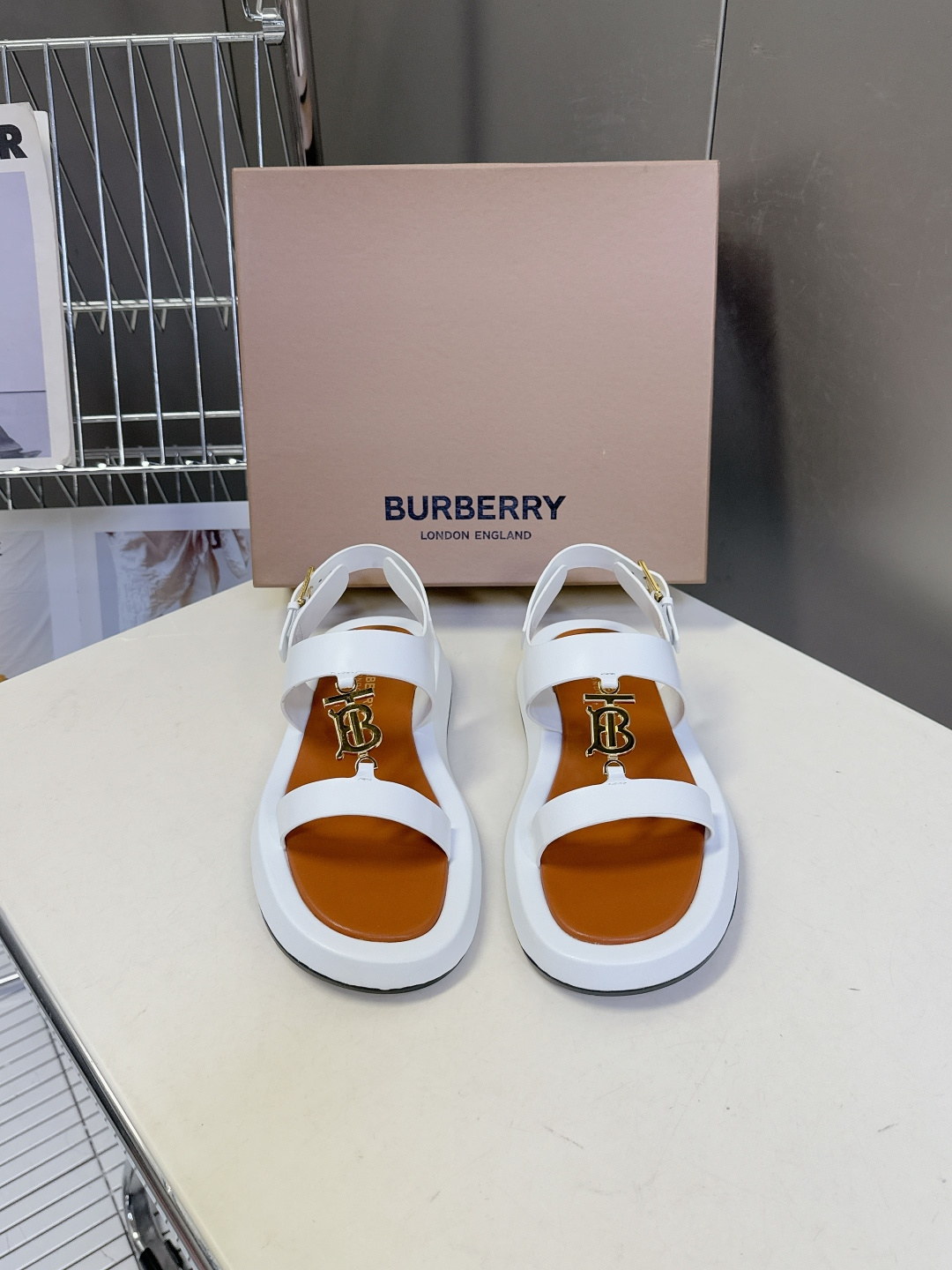 男➕10 Burberry博柏利春夏最新款拖鞋 凉鞋 超多明星时尚博主种草 夏天必备 大爆款‼️已经被它