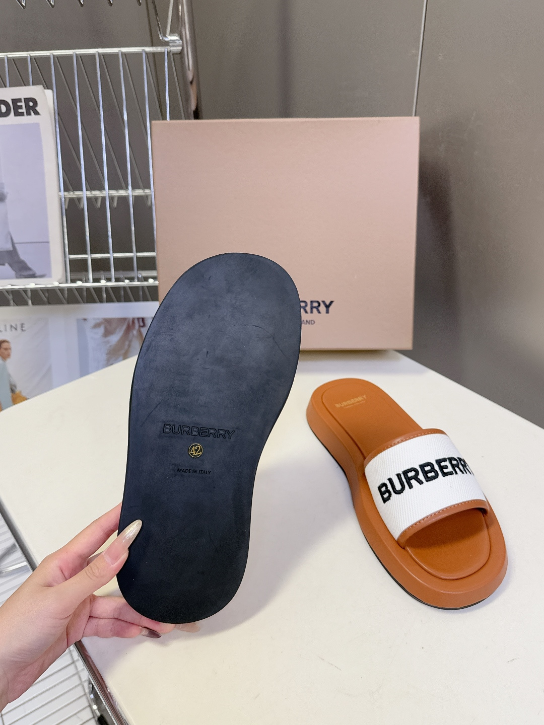 男➕10 Burberry博柏利春夏最新款拖鞋 凉鞋 超多明星时尚博主种草 夏天必备 大爆款‼️已经被它
