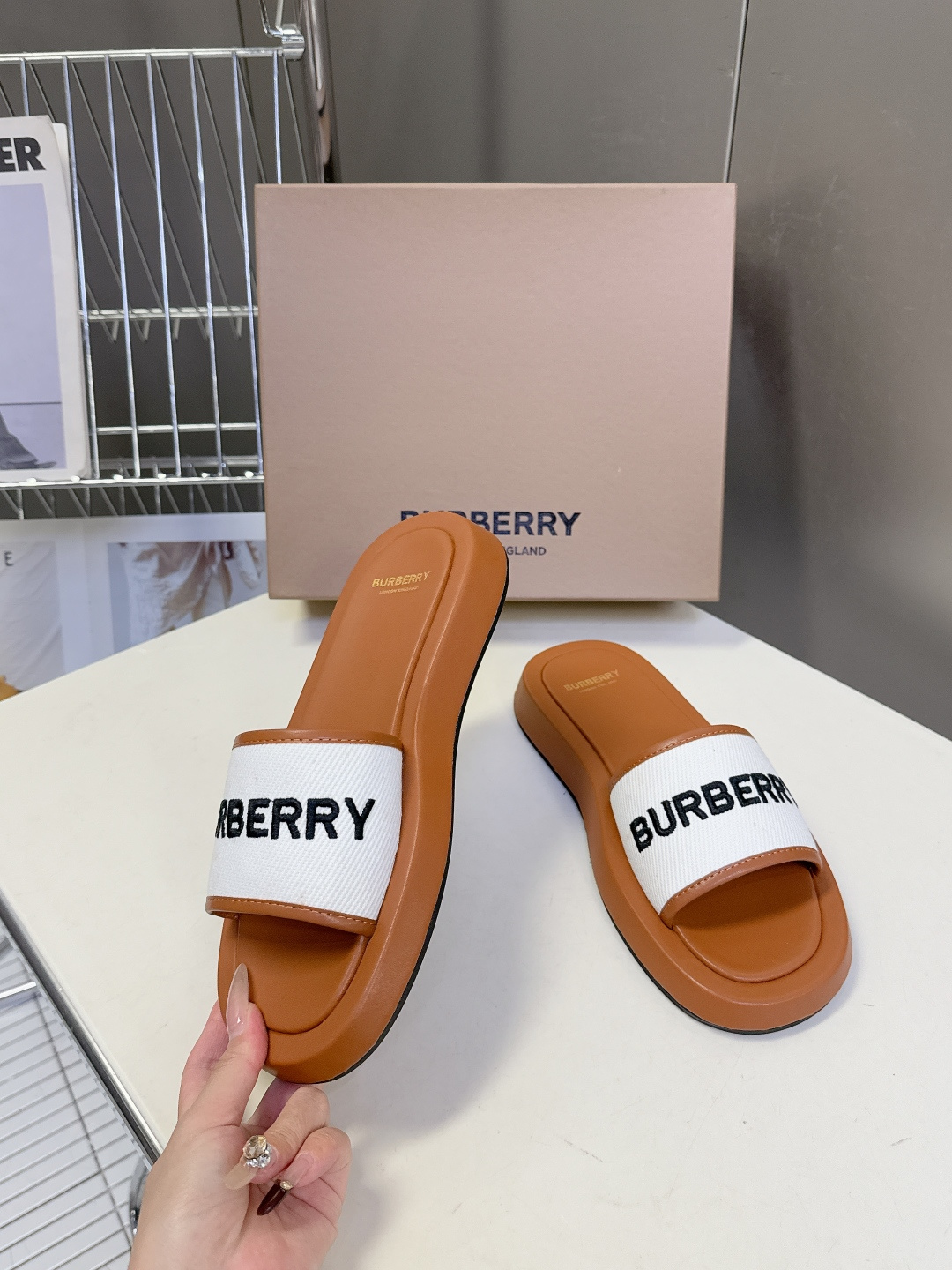 男➕10 Burberry博柏利春夏最新款拖鞋 凉鞋 超多明星时尚博主种草 夏天必备 大爆款‼️已经被它