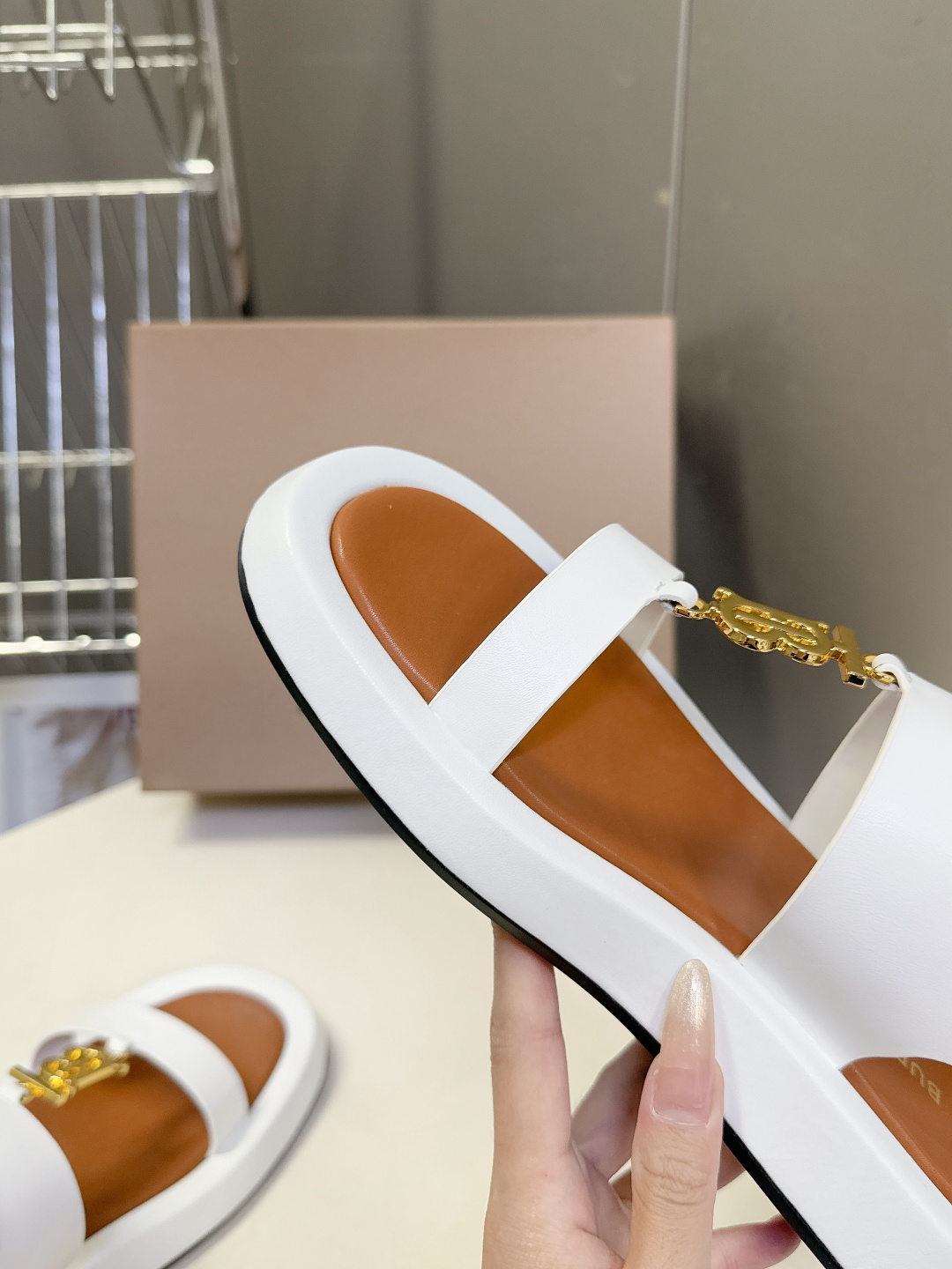 男➕10 Burberry博柏利春夏最新款拖鞋 凉鞋 超多明星时尚博主种草 夏天必备 大爆款‼️已经被它