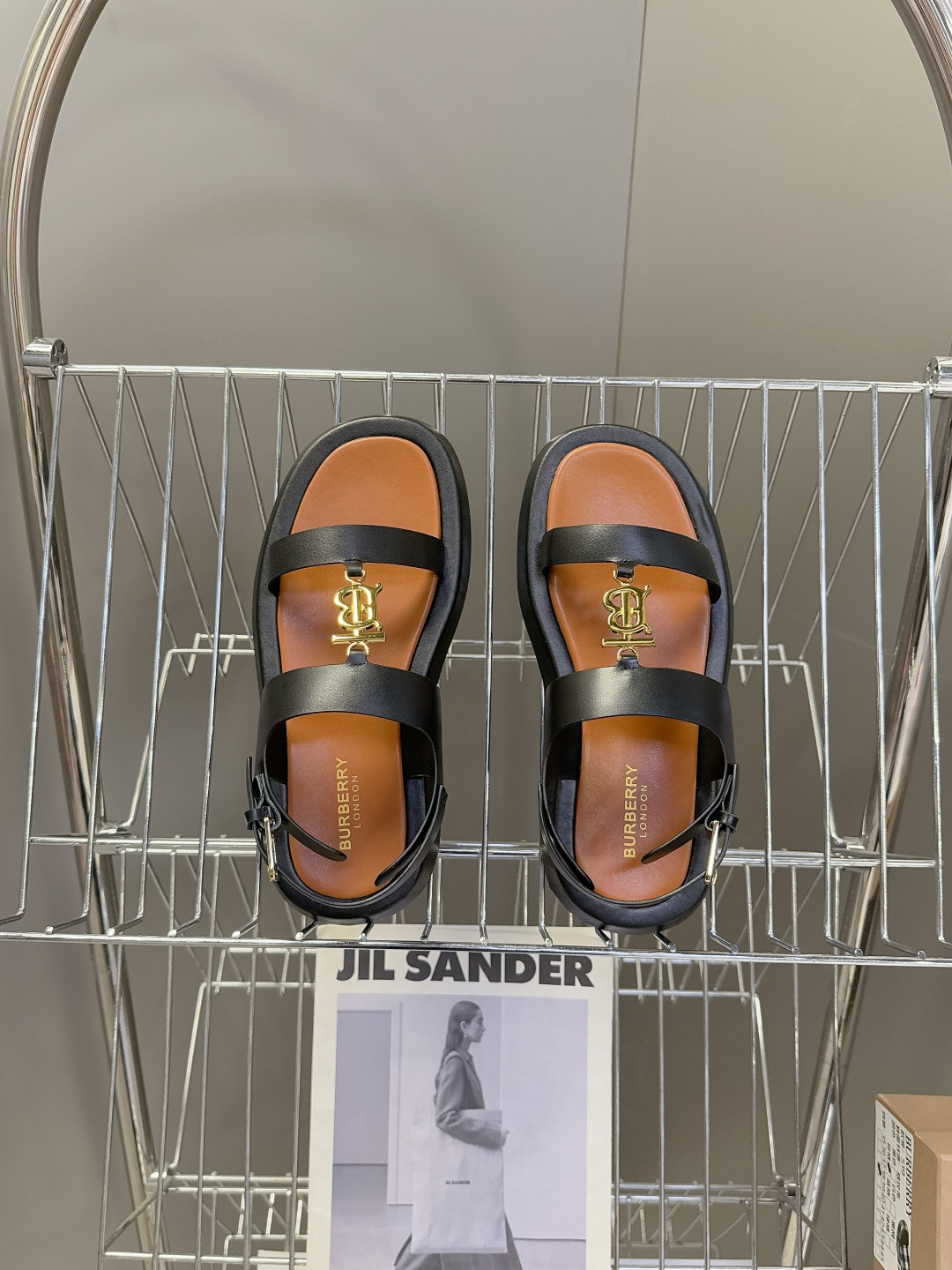 男➕10 Burberry博柏利春夏最新款拖鞋 凉鞋 超多明星时尚博主种草 夏天必备 大爆款‼️已经被它