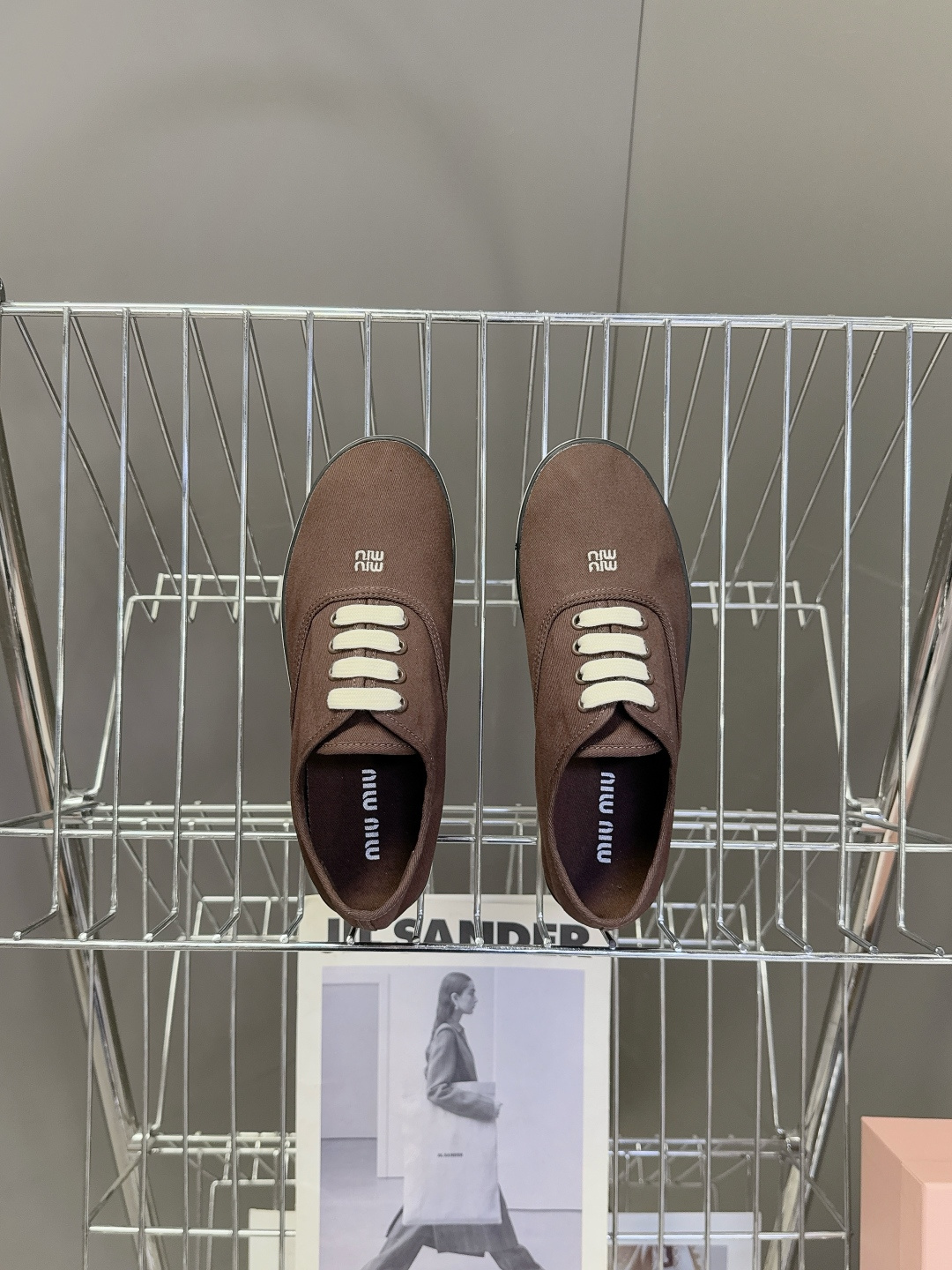 MiuMiu缪缪2026春夏最新走秀款复古休闲鞋 官方秀场出镜率最高的单品 超多明星时尚博主种草 miu